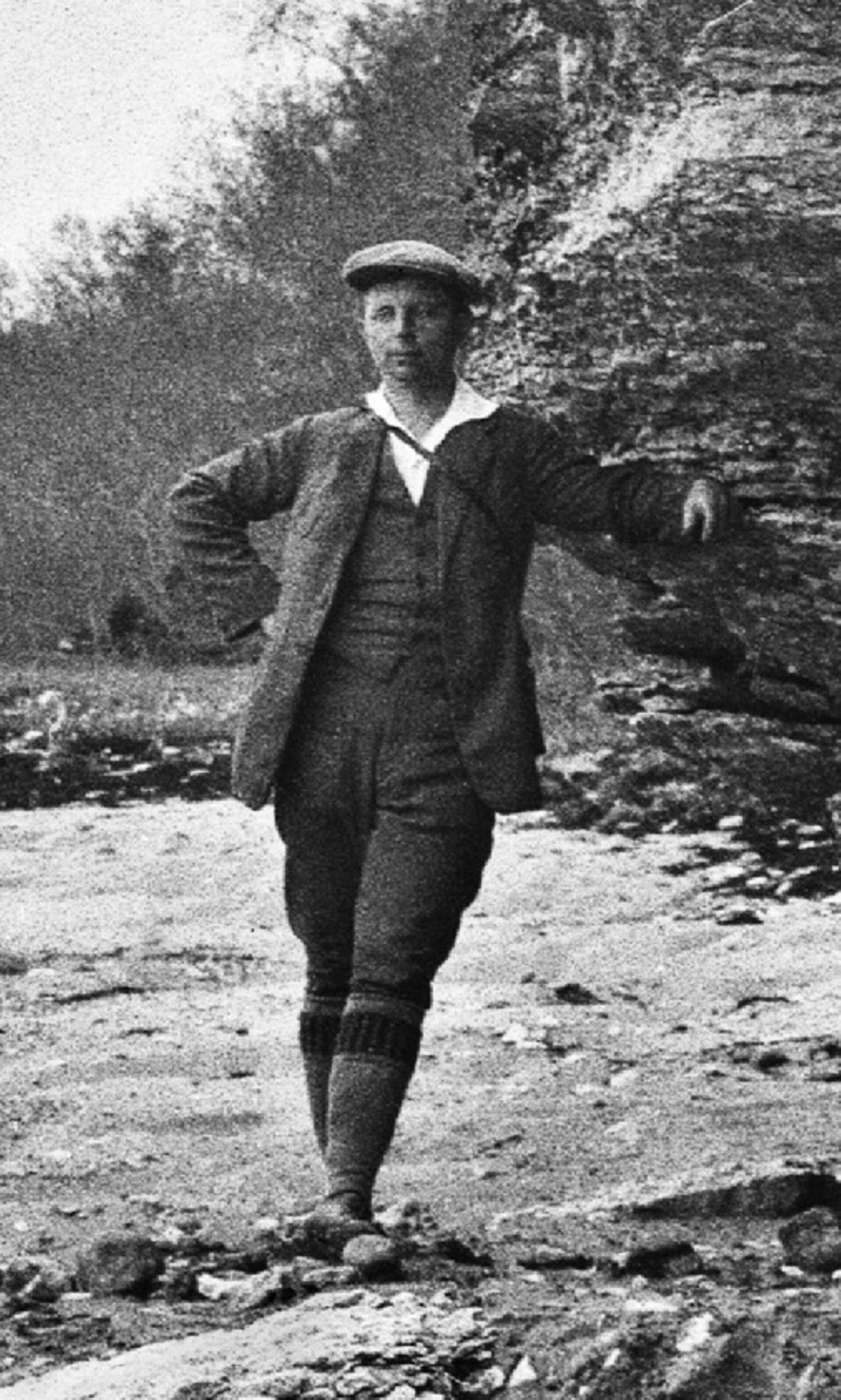 Artur Luha välitöödel 1927. aastal.