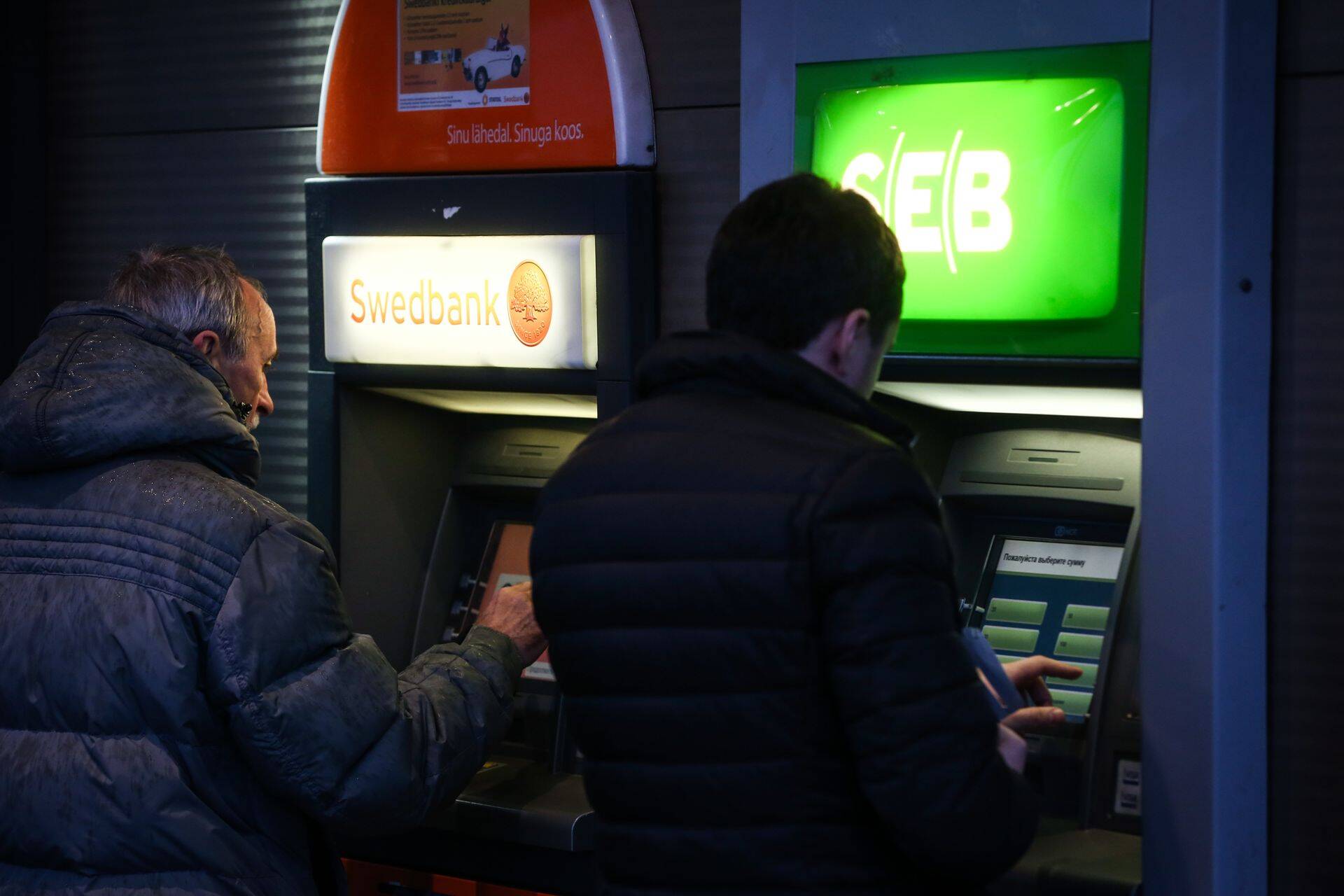 Sularahaautomaatidest võeti eelmise aasta neljandas kvartalis raha välja enam kui 977 miljoni euro väärtuses.