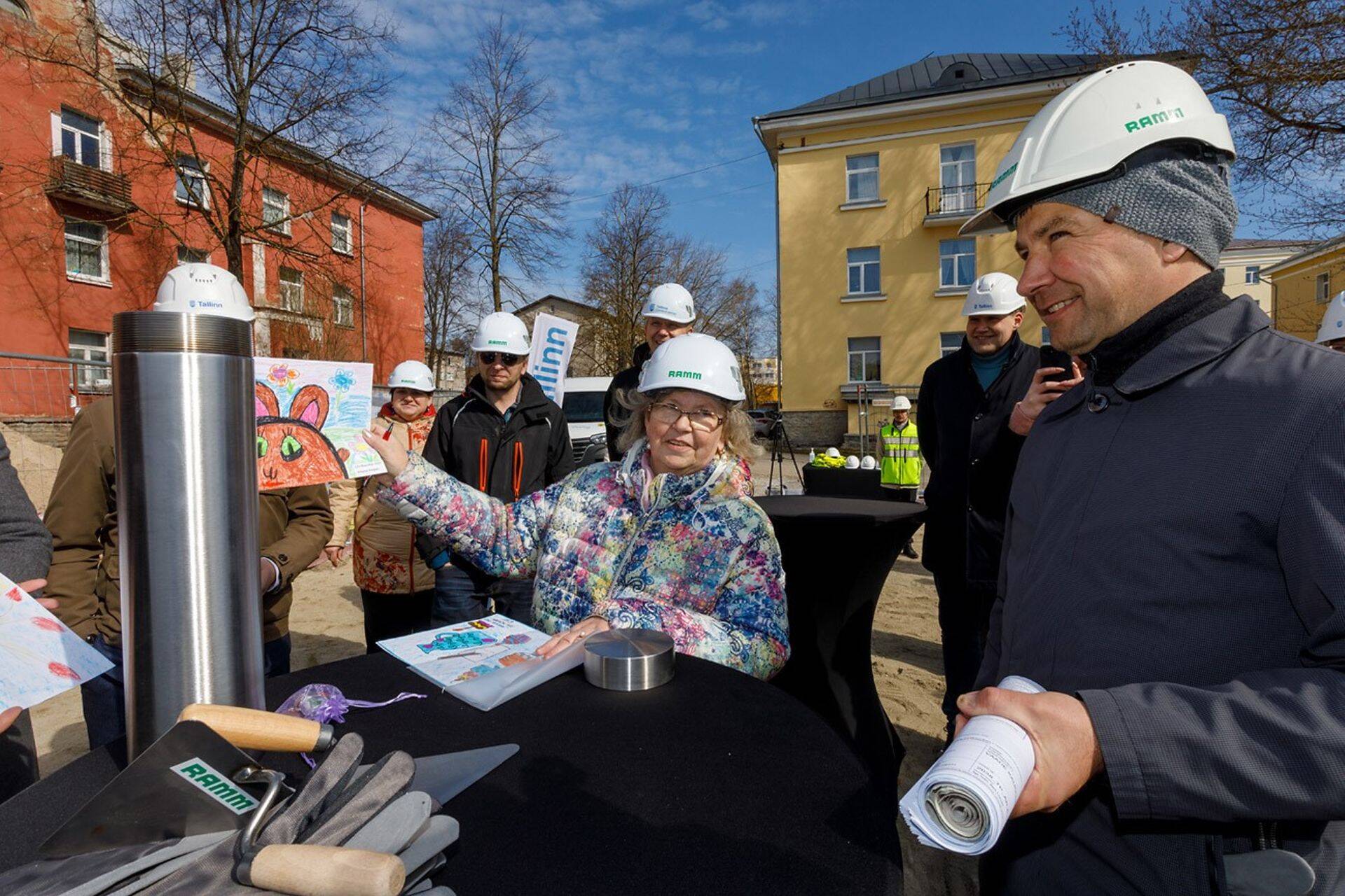 Uue lasteaiahoone nurgakivi panek.