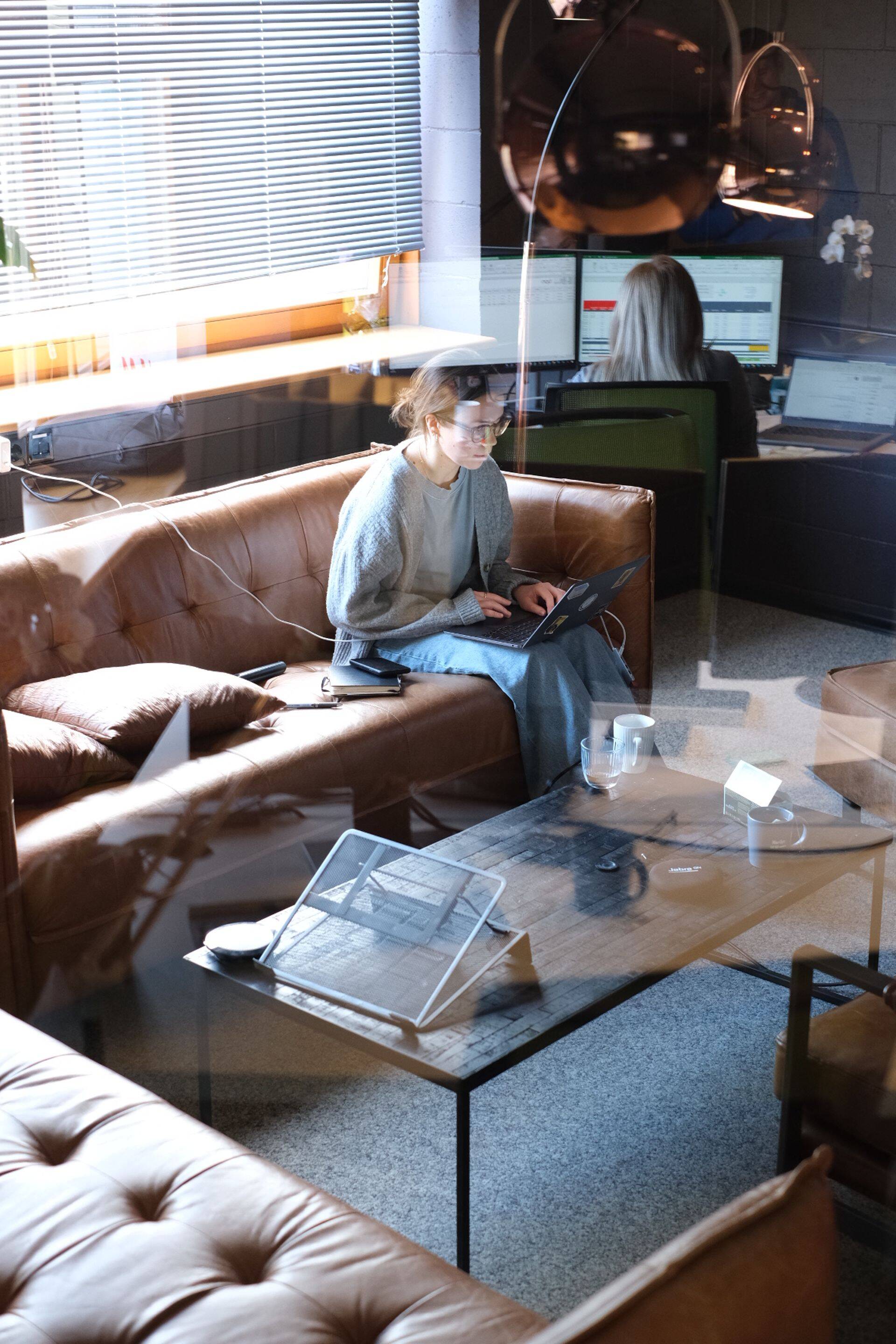 Heinsaare sõnul on nad viimase 10 aasta jooksul lähtunud paindliku tööaja põhimõttest, et töötajad tunneksid, et lisaks tööl käimisele on neil siiski võimalus eraelus aega ise planeerida ja valida töötamiseks parim formaat.