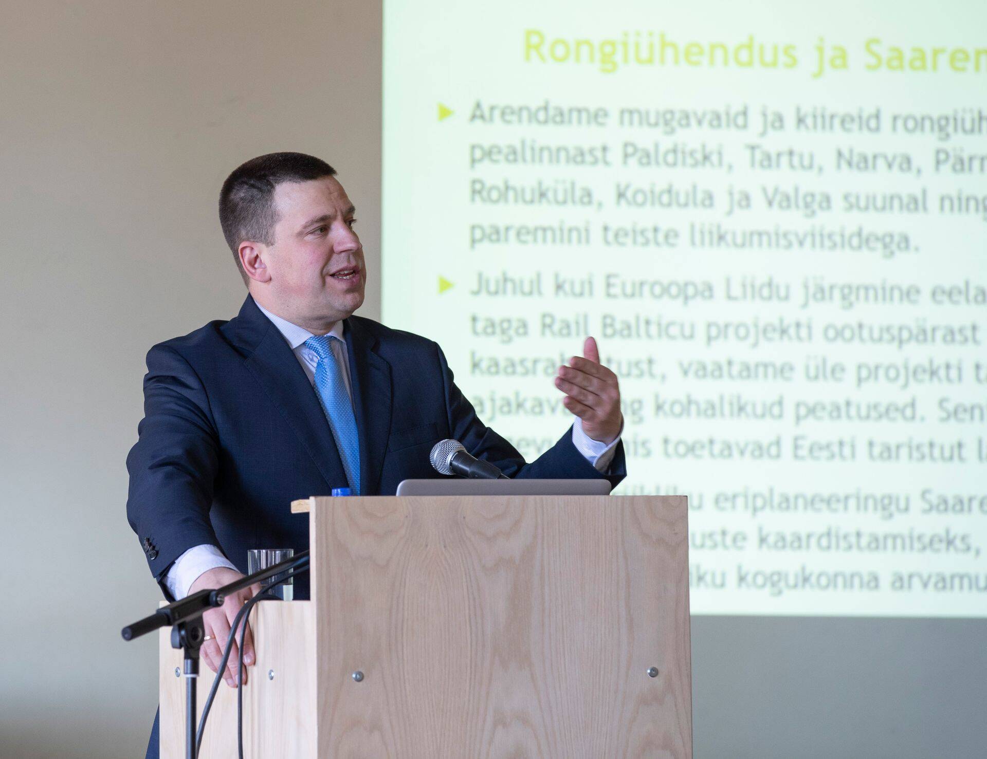 Keskerakonna esimees Jüri Ratas tutvustas eilsel volikogul koalitsioonilepingu sisu.