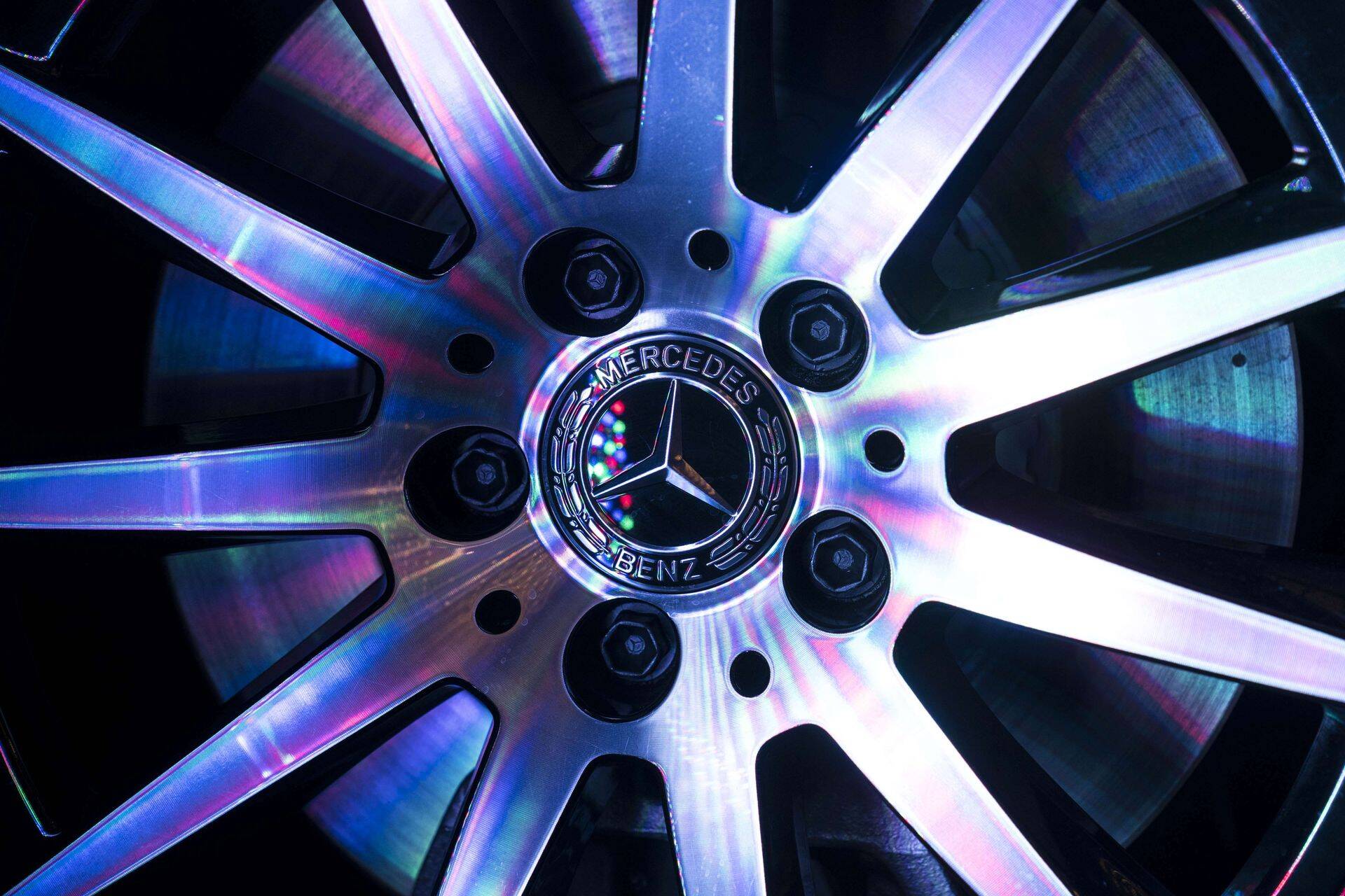 Mercedes-Benze tootva Daimleri jaoks pole liig minna kohtusse ka nelja velje pärast.