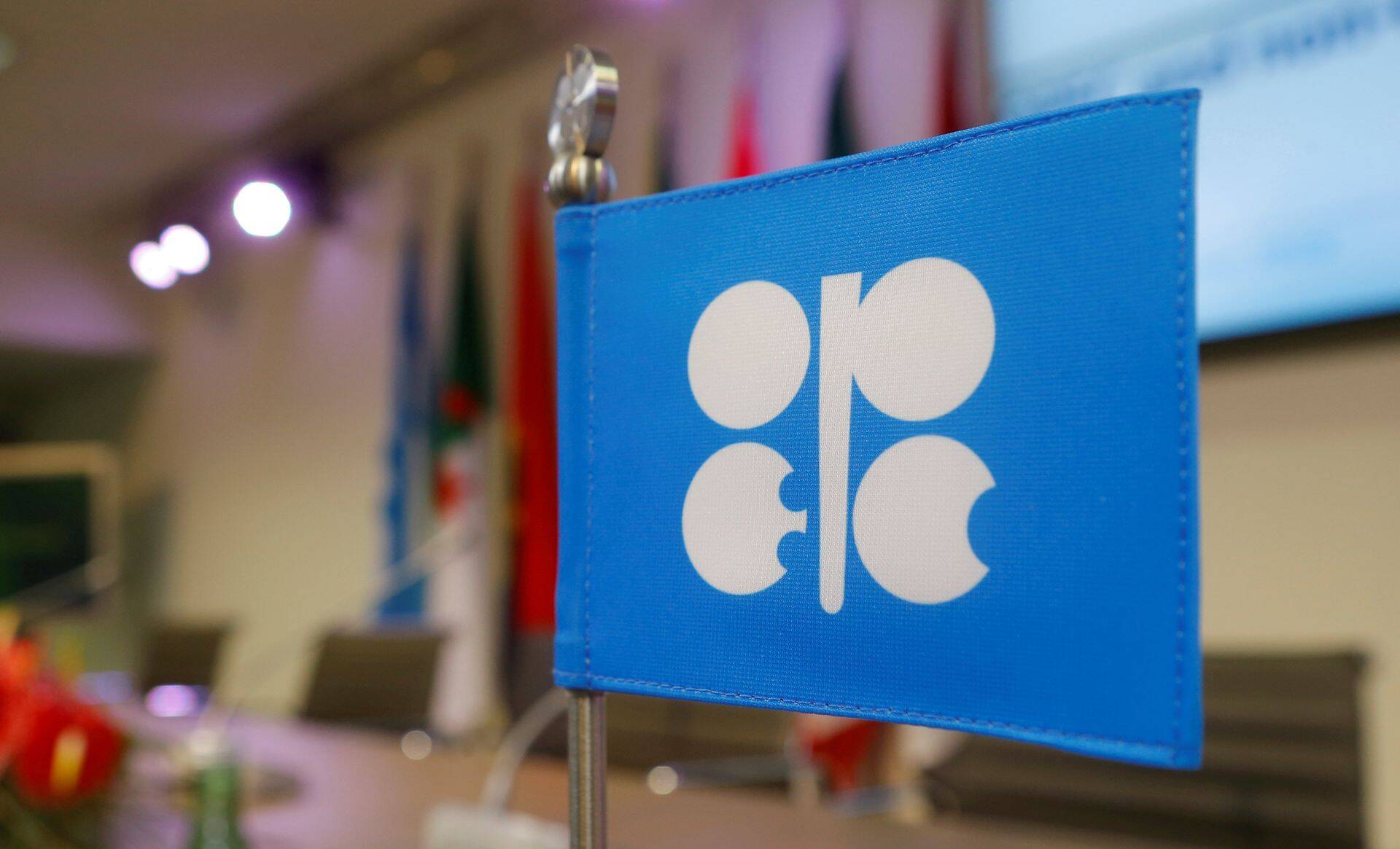 OPEC kärpis nafta nõudluse kasvu prognoosi, IEA tõstis nõudluse kasvu prognoosi. Nafta hind kerkis neljapäeval viimase mõjul üle 2%, lähenedes taas 100 dollarile barrelist.