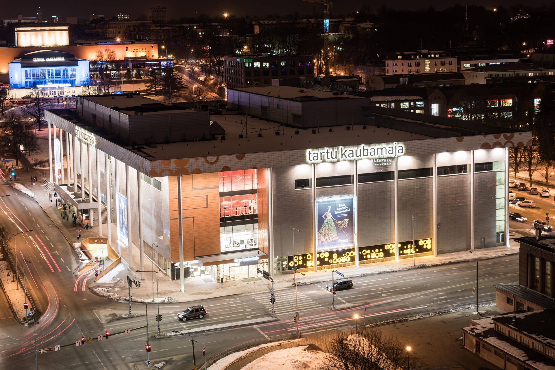 Muu hulgas saiTartu Kaubamaja keskus uudse kaasaegse valgustuse.