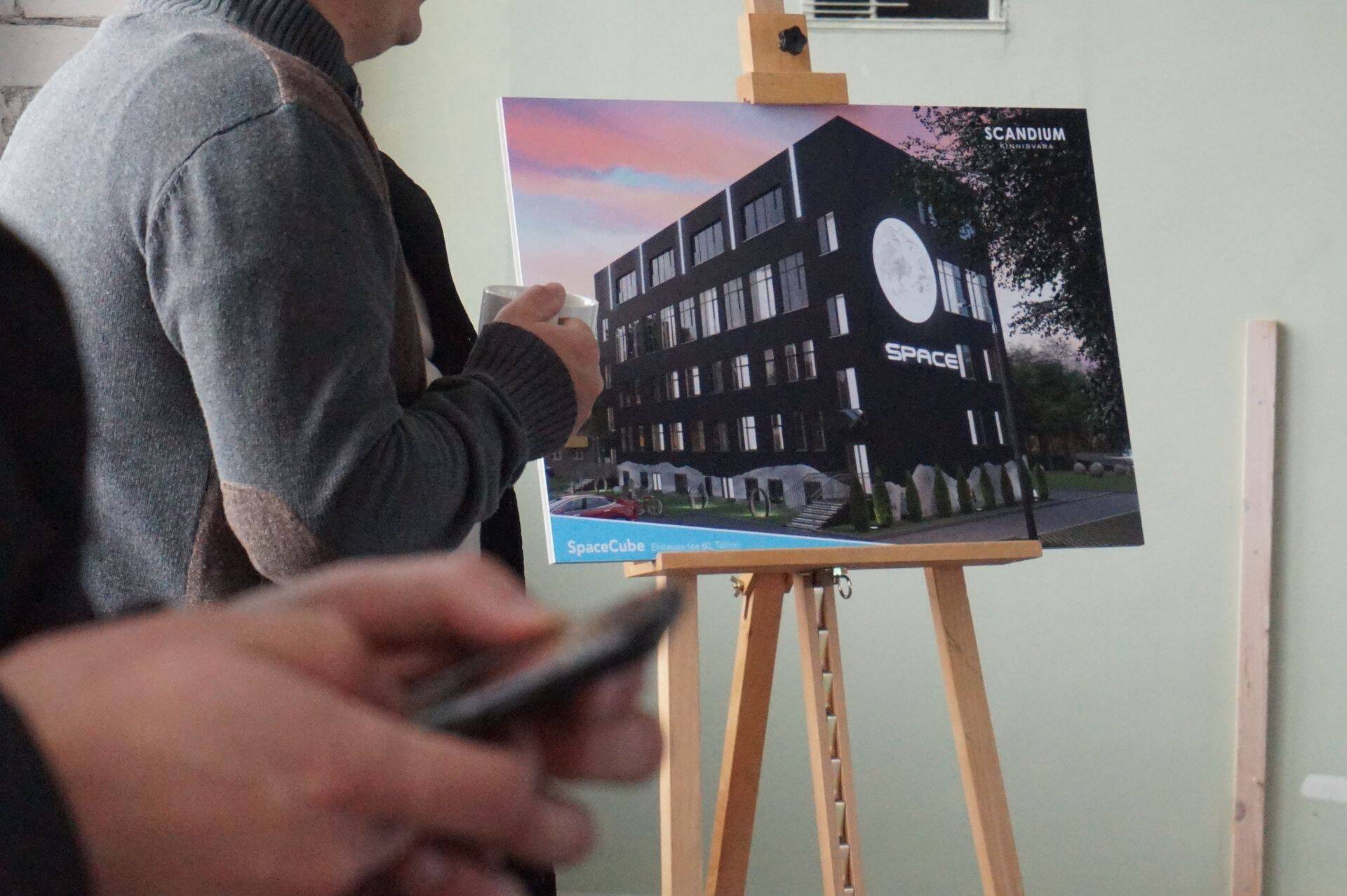 Üheks optimeeritud maja näiteks on SpaceCube, kus praegune arendaja eemaldas projektist kõik varasemad kallid detailid.