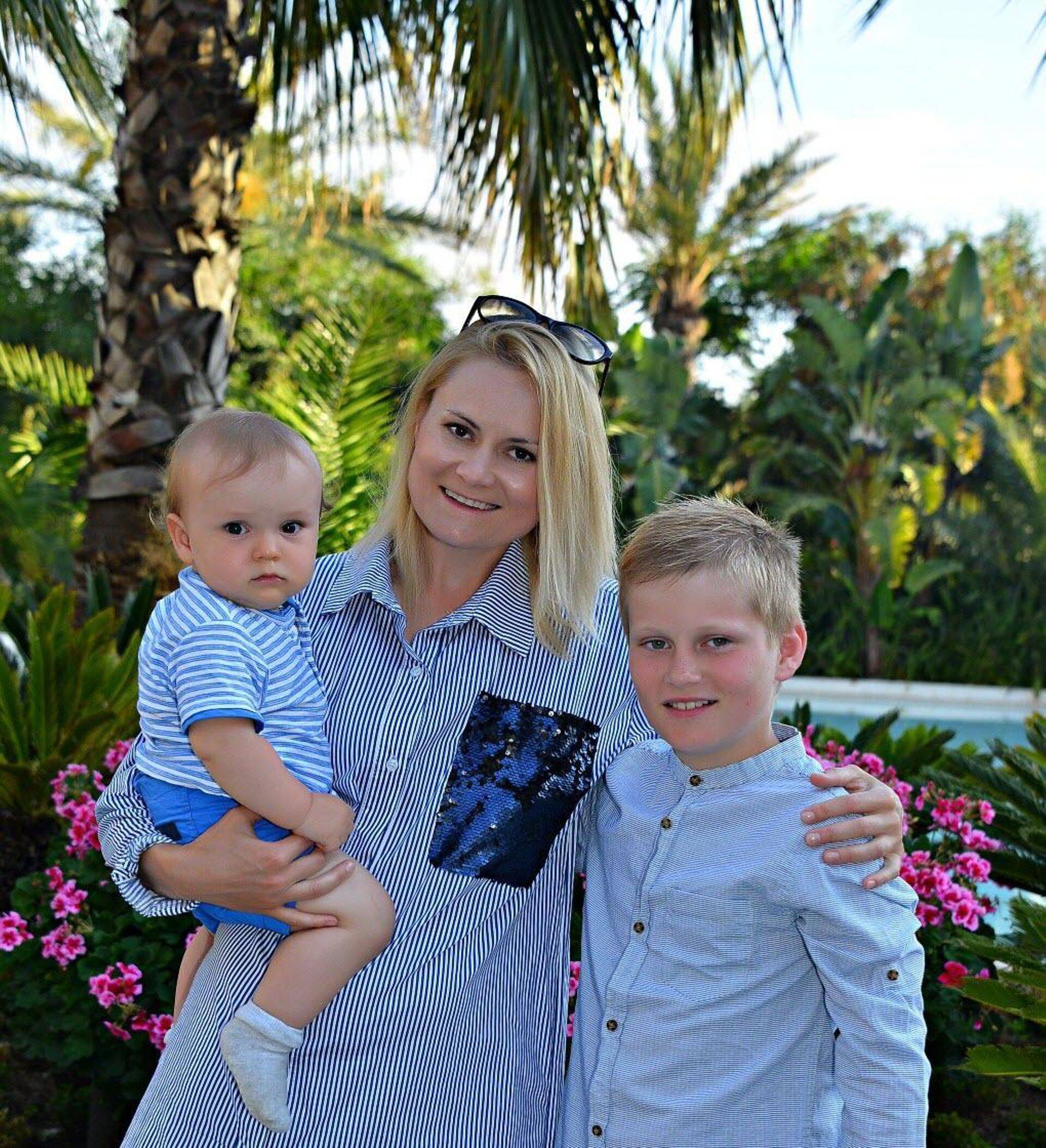 Олеся Абрамова с детьми.