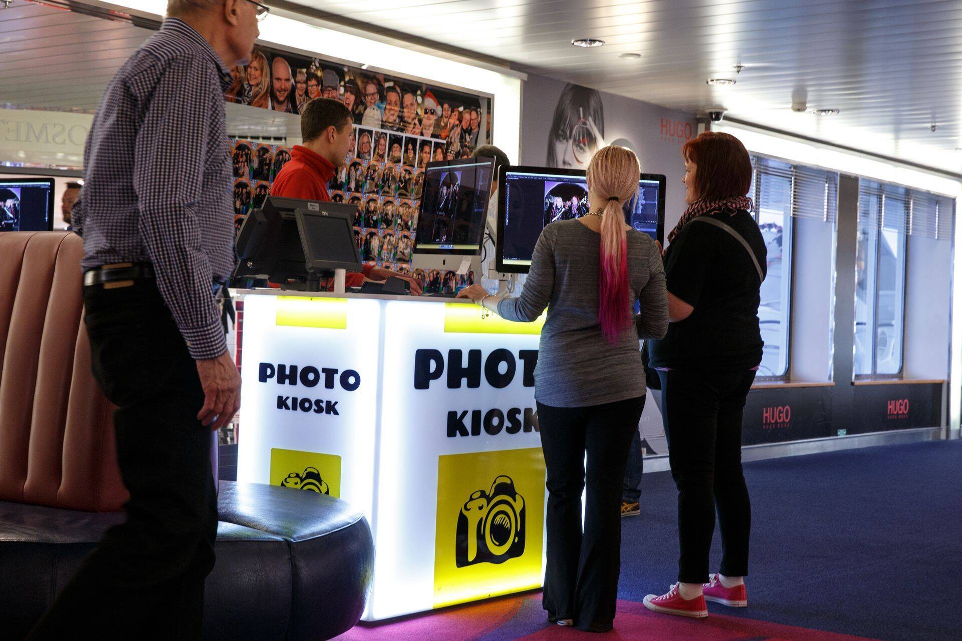 Skeemimeistrite kontrolli all olnud fotokiosk Tallinki kruiisilaeva pardal.