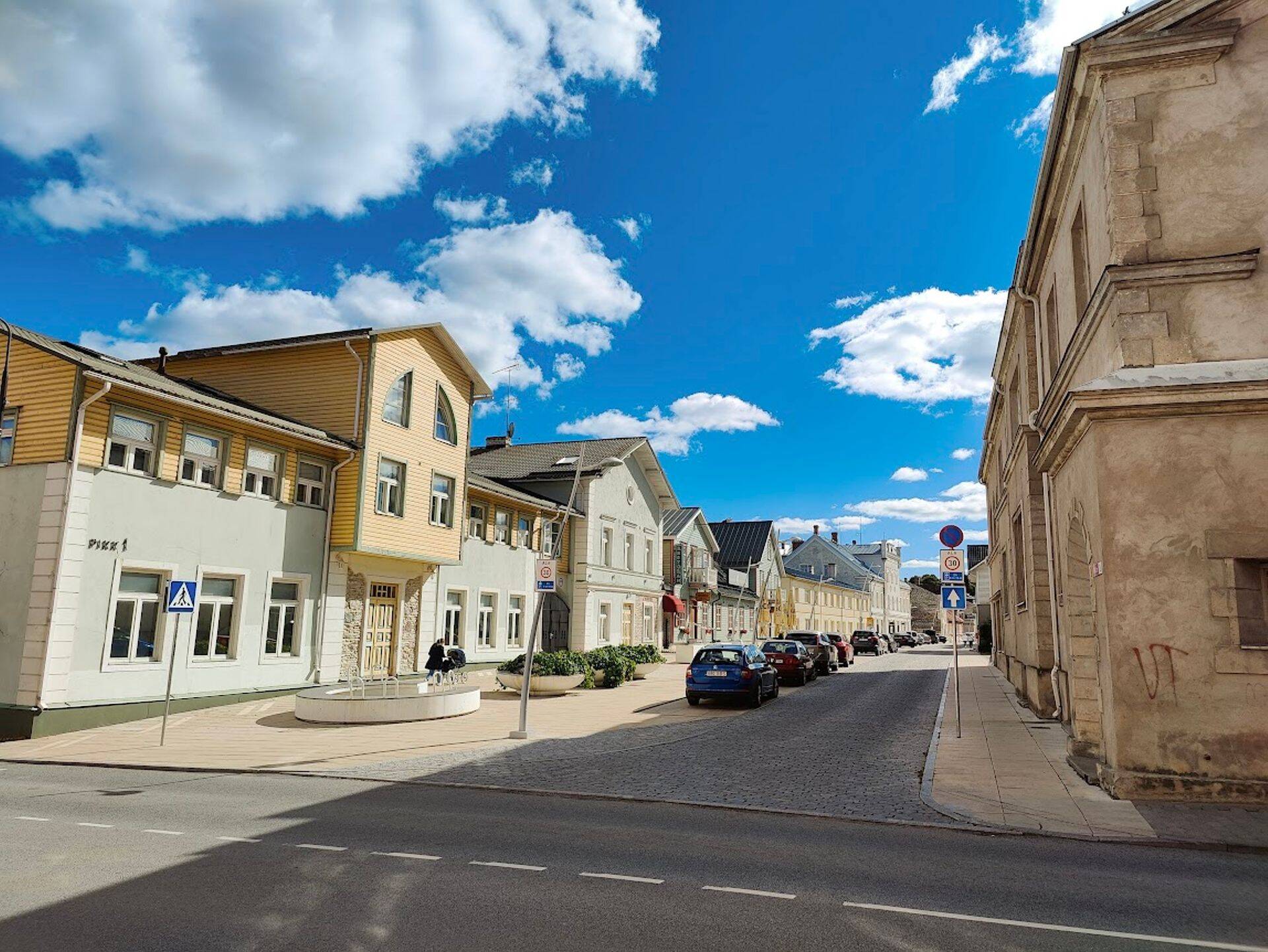 Бонусы учителей в Ида-Вирумаа грозят дефицитом кадров в Раквере: повышение дохода на 50% является весомым аргументом при выборе работы.