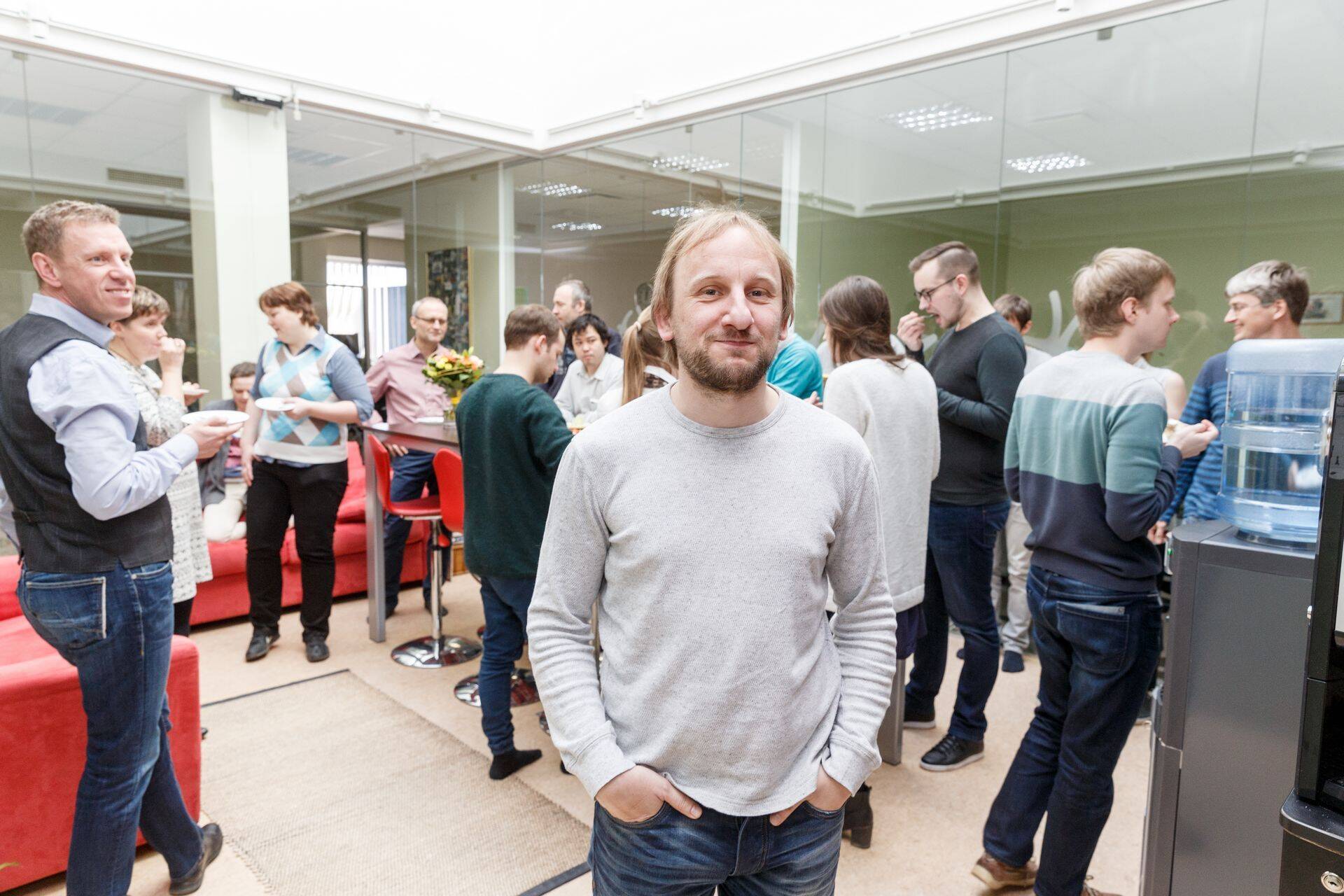 „Mul ei jagu lihtsalt arendajaid Eesti turu tarvis ja siin on alati küsimus, miks ma peaksin oma niigi väheseid arendajaid odavama hinna eest Eesti turule müüma,“ ütles Uptime´i tehnoloogiajuht Raimo Seero.