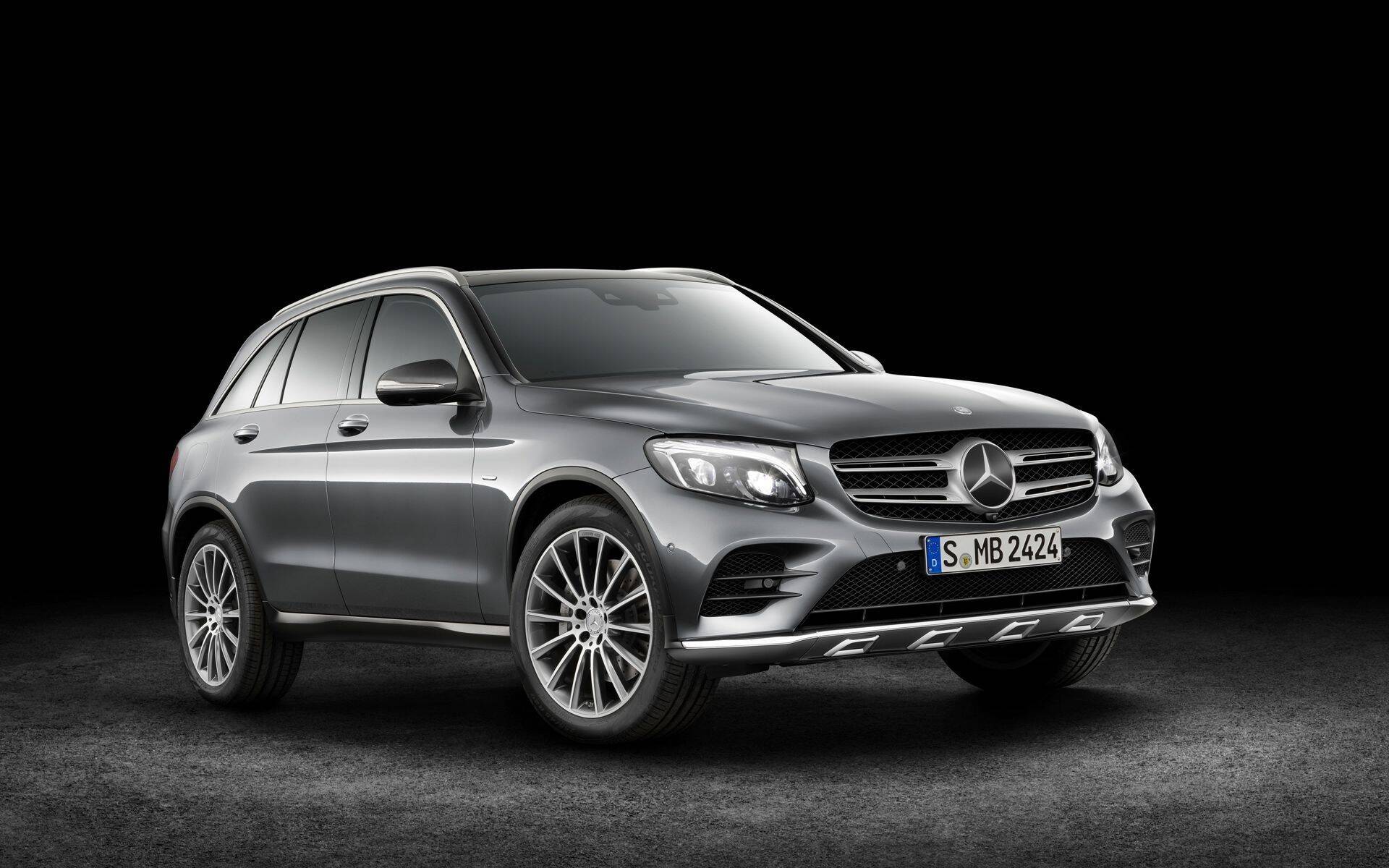 Soome tehas vajab inimesi Mercedes-Benz GLC linnamaastureid tootma.