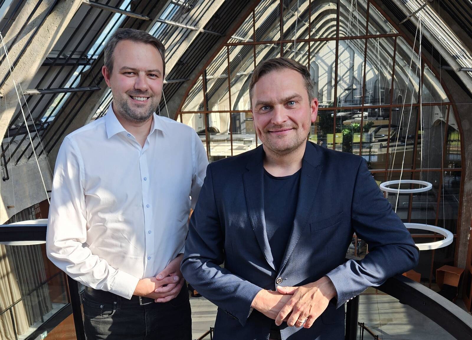 OKO restoranide juht Mattias Põld ja Tele2 Eesti juht Margus Nõlvak.