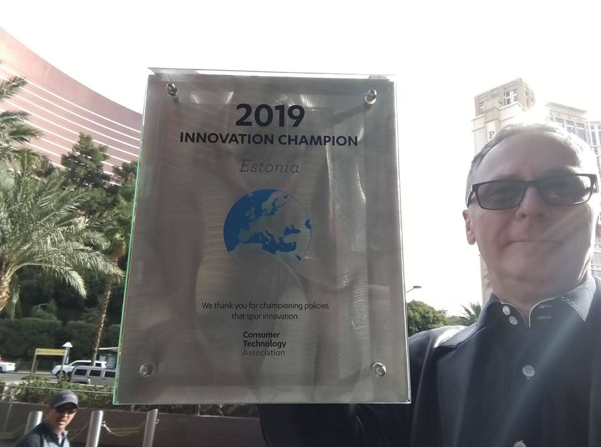 EASi esindaja Ühendriikides Andrus Viirg nnovatsiooniauhinnaga Las Vegases.