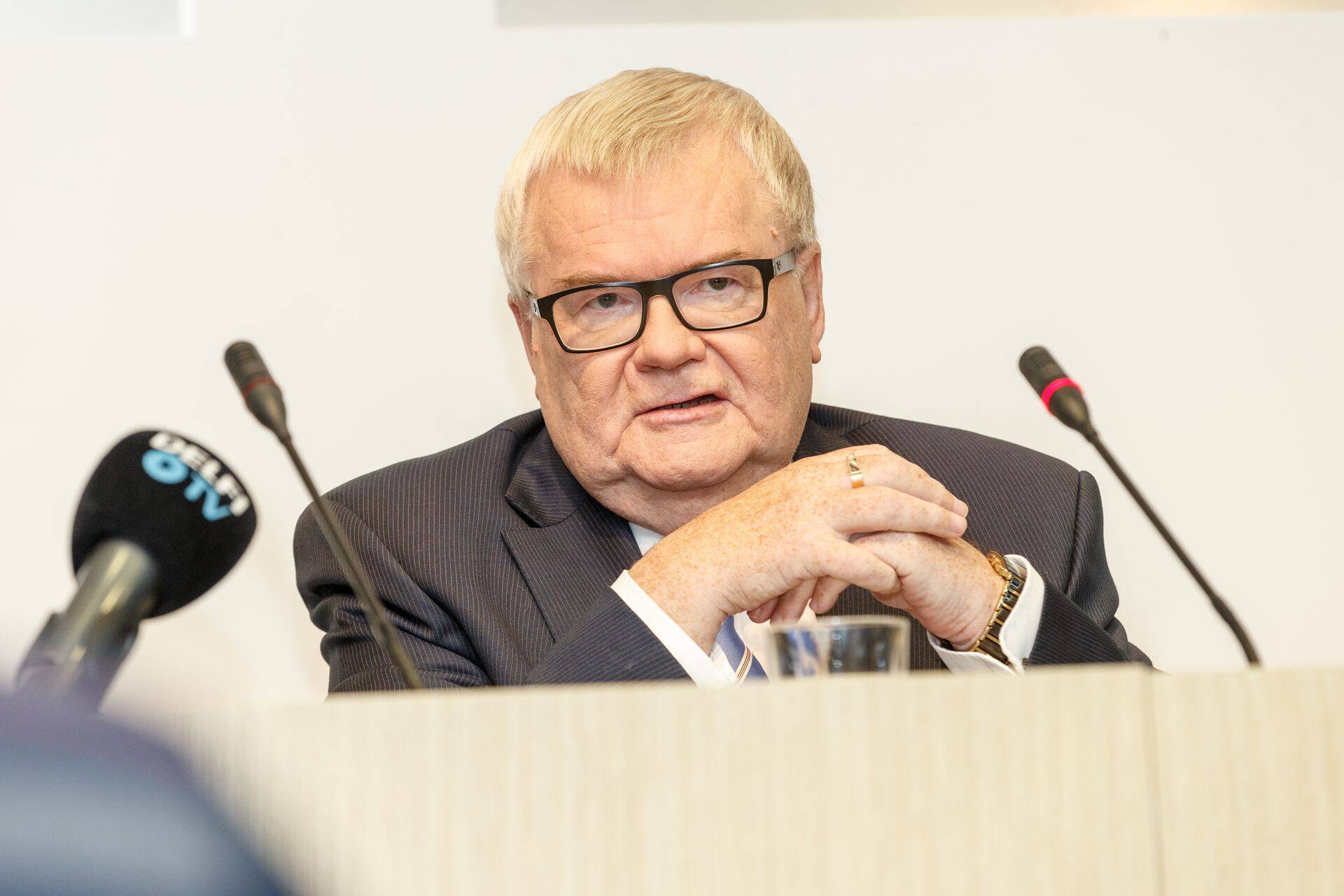 Tallinna endise esimehe ja Keskerakonna endise juhi Edgar Savisaarega seotud Õigusabikulusid on juurde tulemas.