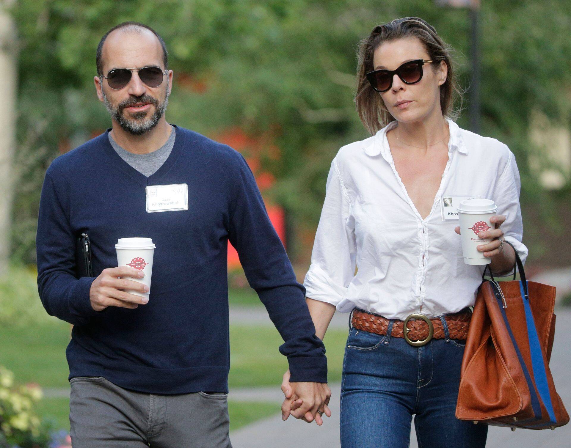 Dara Khosrowshahi (vasakul) abikaasaga