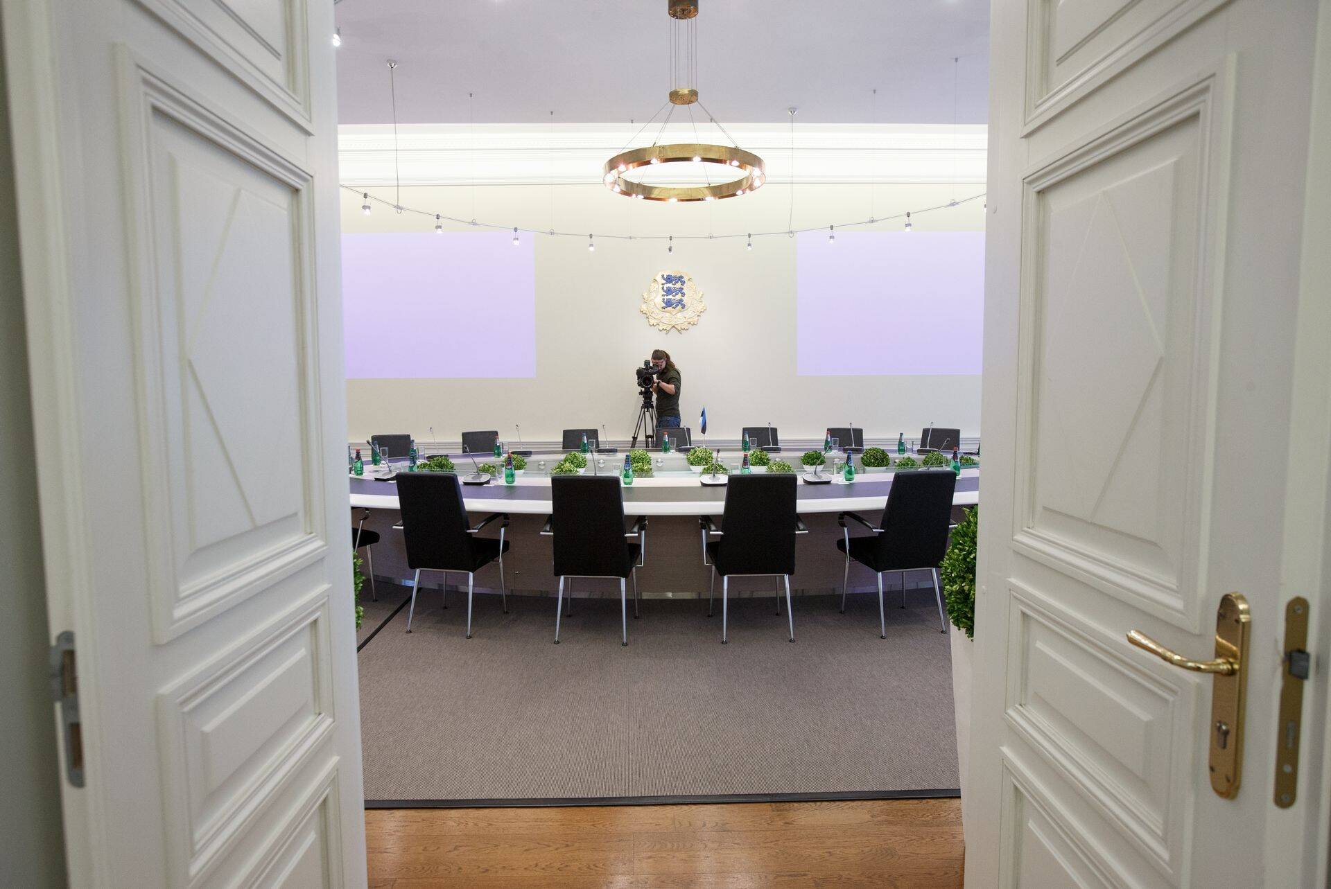 Valimised võitnud Reformierakonnale on mugavam naaseda partnerluse juurde Isamaa ja Sotsiaaldemokraatidega, kui minna võrdväärsesse valitsussuhtesse Keskerakonnaga, leidis Tartu Ülikooli politoloog Vello Pettai.