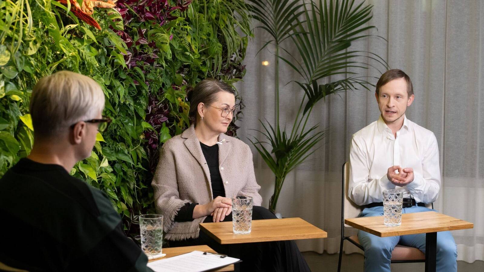 Fotol: (vasakult) Neeme Raud, Anne Kleinberg ja Viljar Veede.