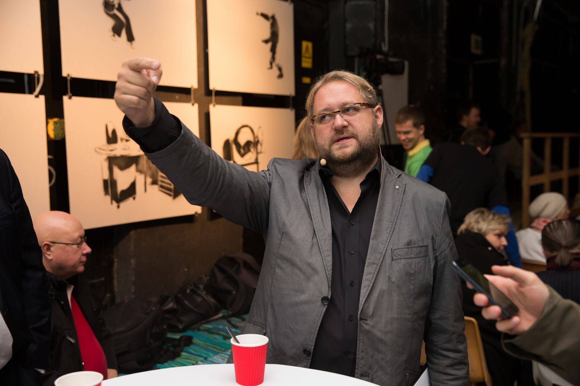 Anvar Samost loobus poliitikast ja naaseb meediaärisse.