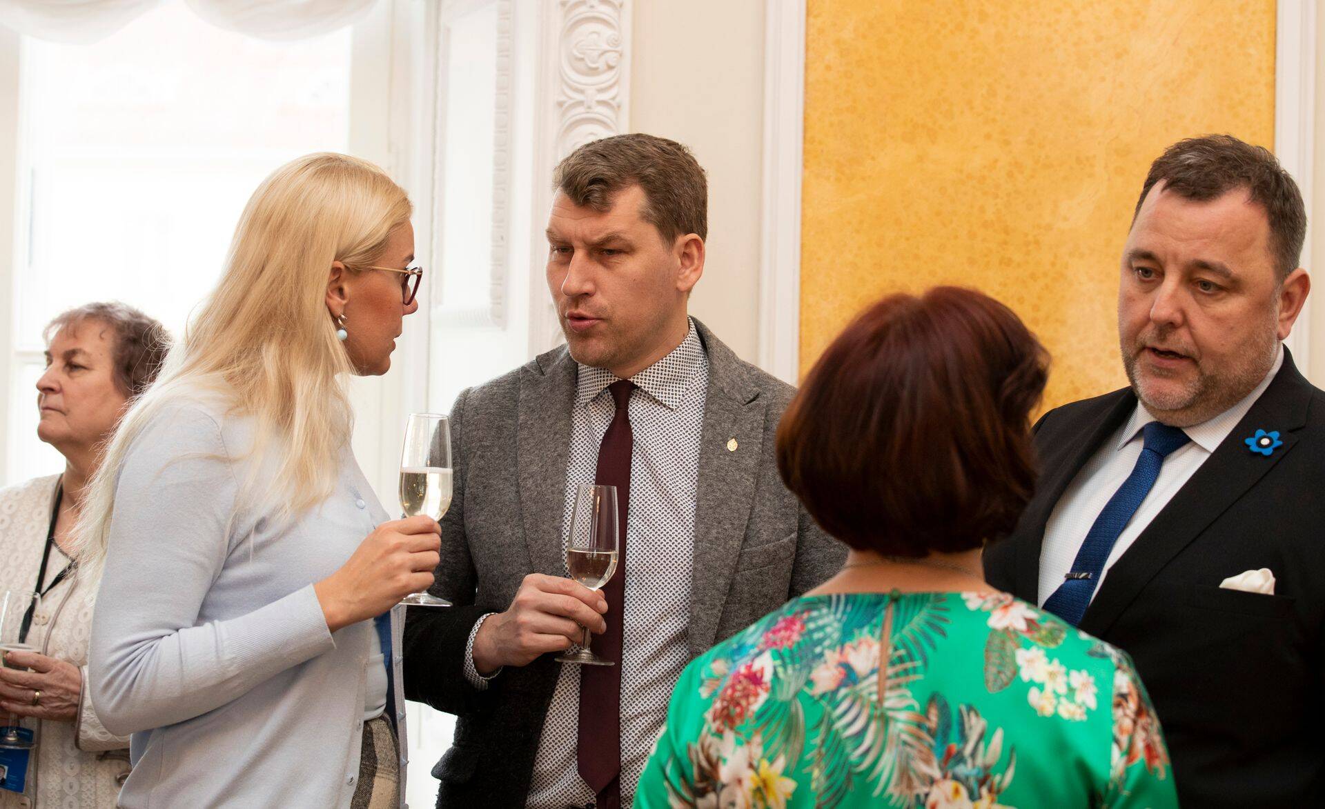 Pärnu võimuliit läks lõhki eelmisel nädalal, kui erakond Isamaa eesotsas volikogu juhi Andres Metsojaga (keskel) teatas, et lahkub koalitsioonist Keskerakonna ja valimisliiduga Pärnu Ühendab ning tahab hakata võimu jagama hoopis Reformierakonnaga.