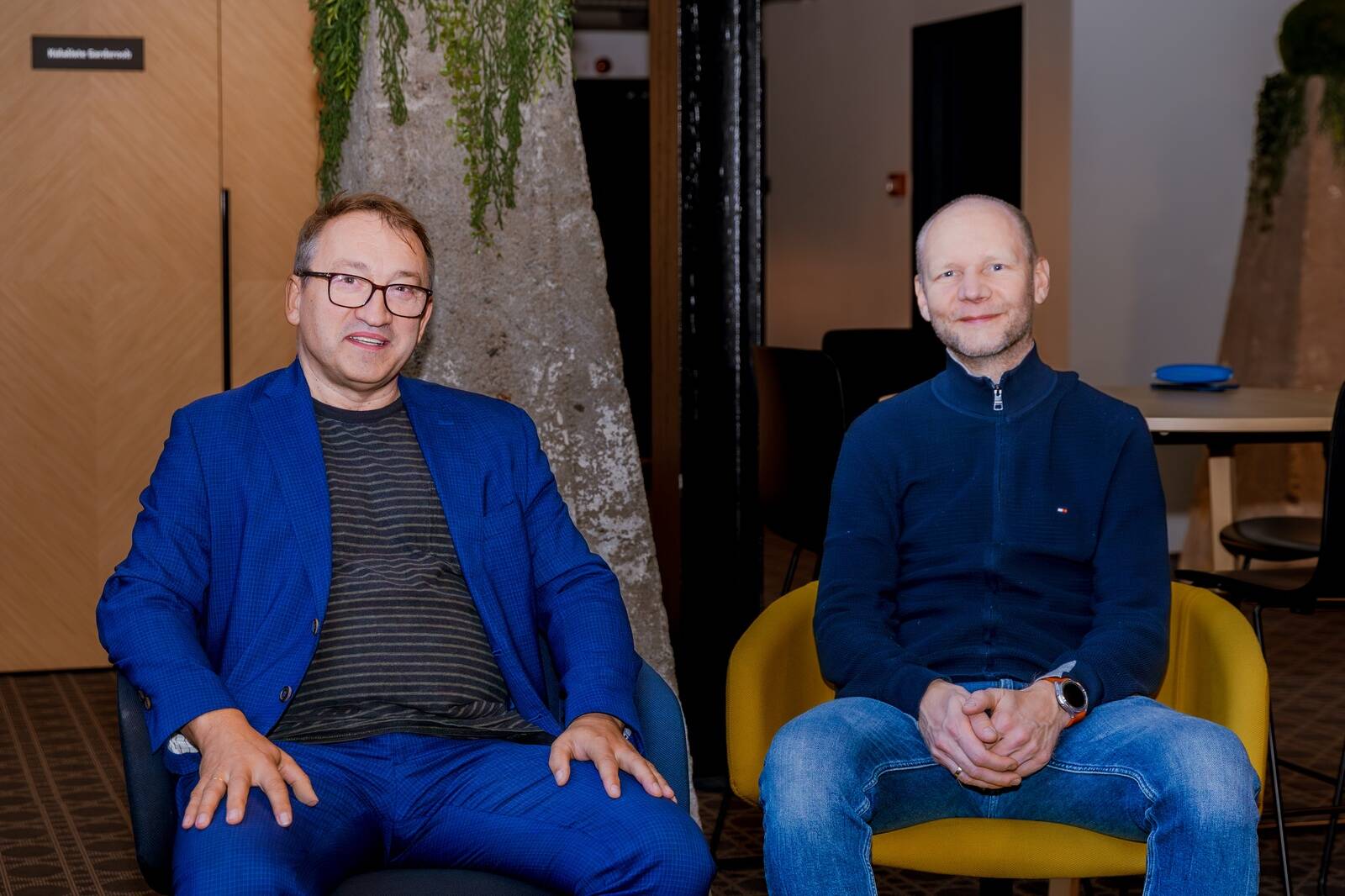 Ülemiste keskuse juht Guido Pärnits ja Eesti Kinnisvarafirmade Liidu juhatuse liige ja kinnisvaraanalüütik Tõnu Toompark arutlevad kinnisvaraturu olukorra ja selle tagamaade ning eesoleva üle.