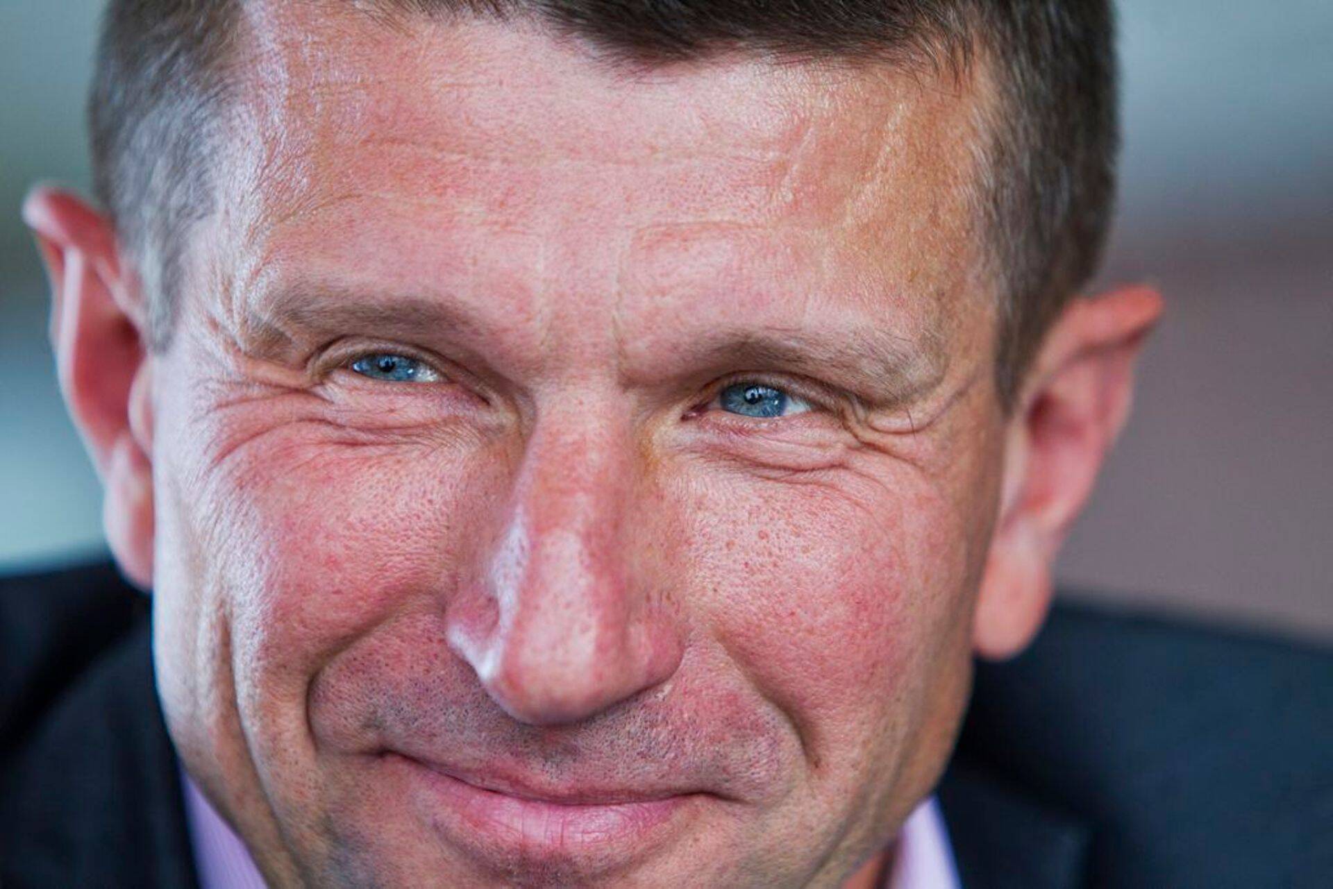 Tallinna Sadama juhatuse esimees Ain Kaljurand rõõmustab lepingu sõlmimise üle. "Täna on pidupäev," ütles ta.