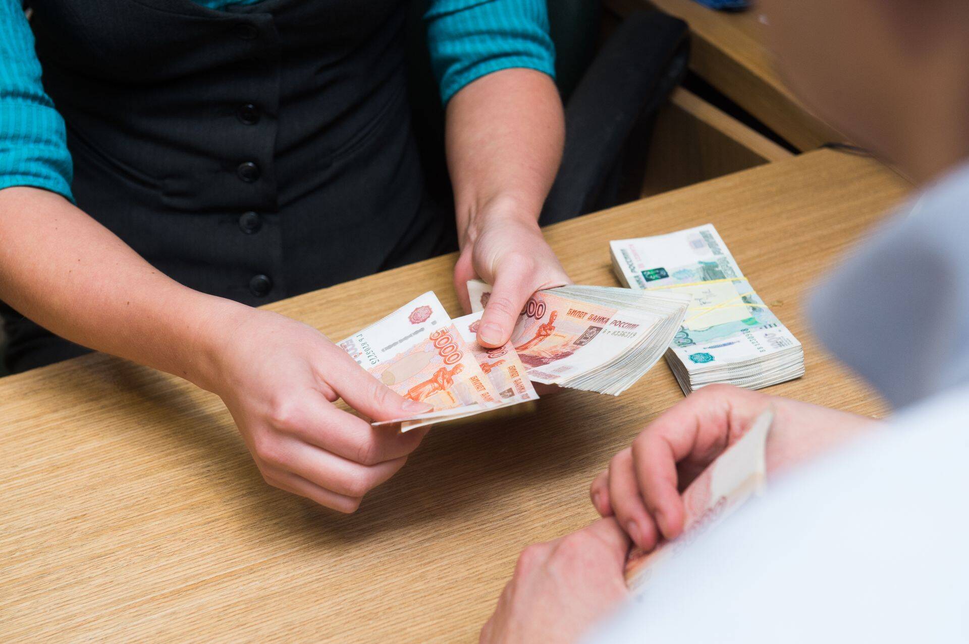 Исследование: три четверти работников стали получать больше