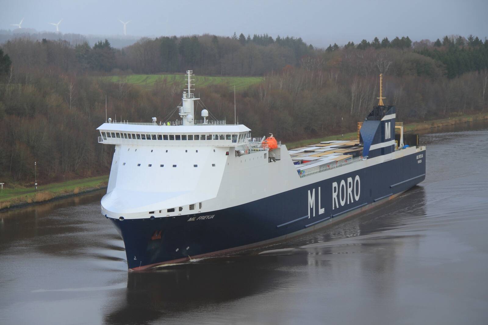 Mann Lines OÜ korraldab Põhja- ja Läänemere erinevate sadamate vahel regulaarse graafiku alusel kaubavedusid ro-ro-laevaga m/v ML Freyja.