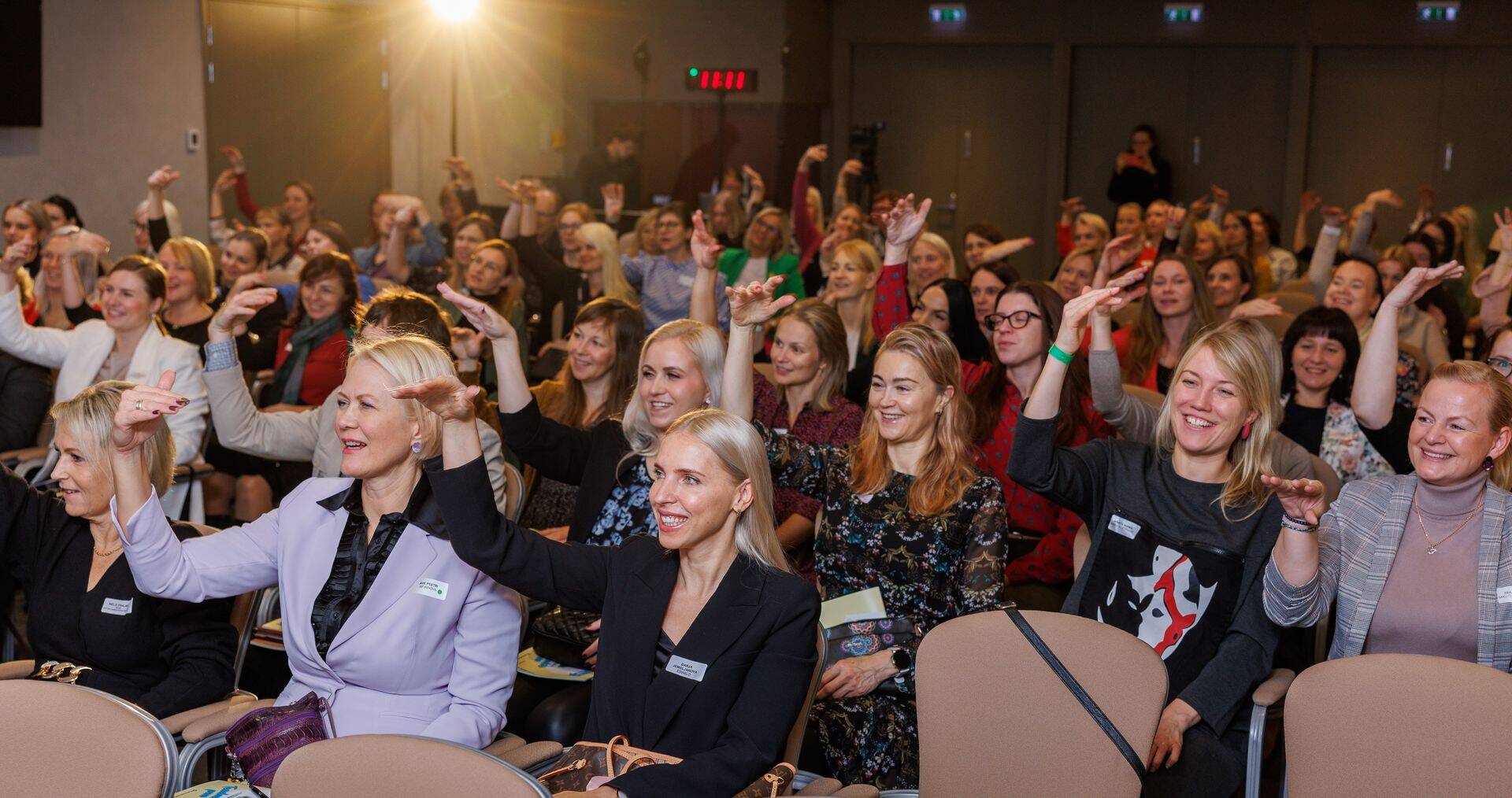 Improteater Impeeriumi hommikuvirgutus pani tööle nii käed-jalad kui naerulihased.