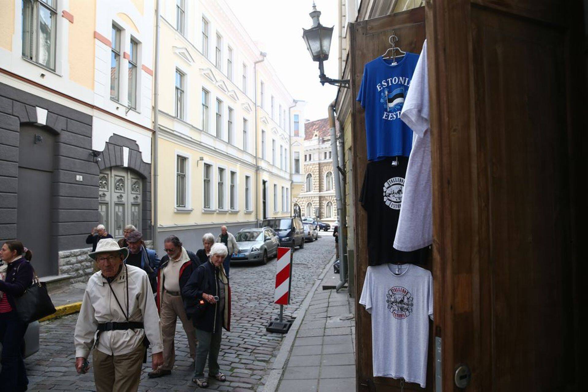 Turistid Tallinna vanalinnas.