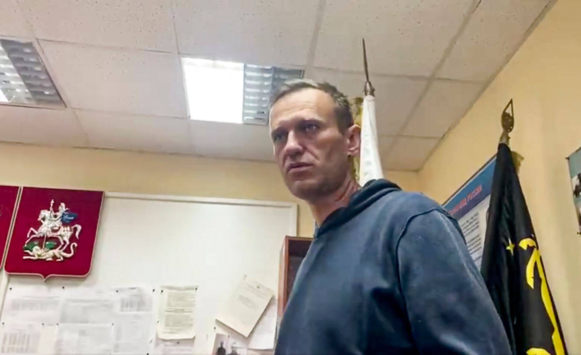 Заседание суда состоялось в отделении полиции в Химках, куда Навального доставили после задержания в аэропорту "Шереметьево".