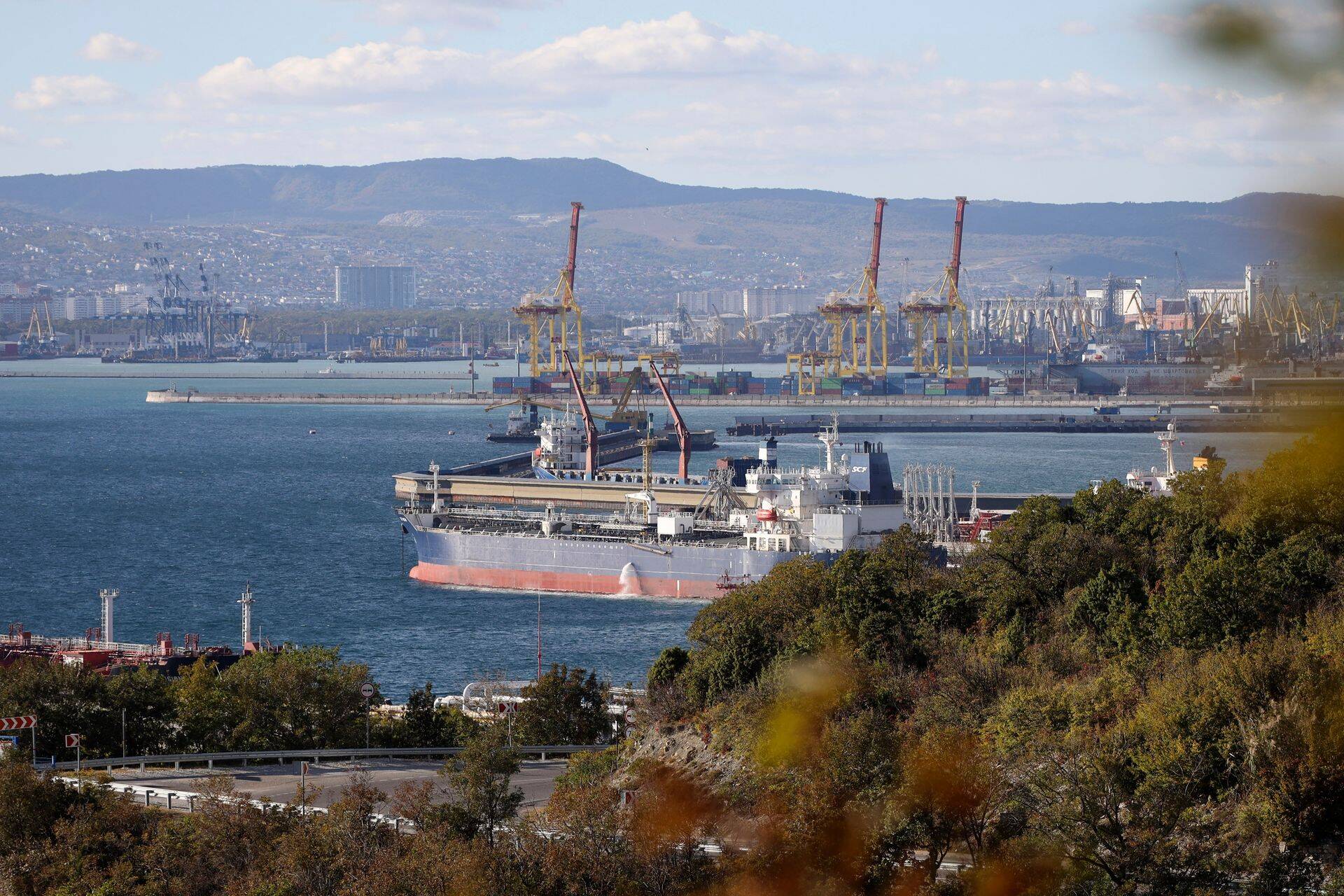Российский нефтяной танкер в Черном море