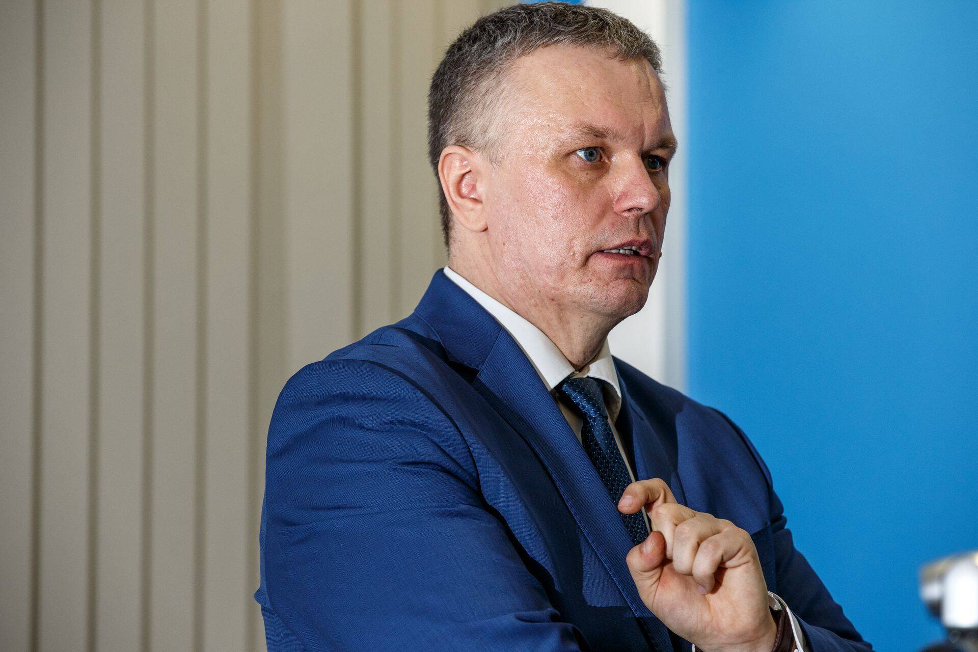 Maksu- ja tolliameti peadirektori Marek Helmi sõnul suhtlevad nad töösuhete võimaliku varjamise teemal ettevõtjatega, kuid tegemist pole kontrollimisega.