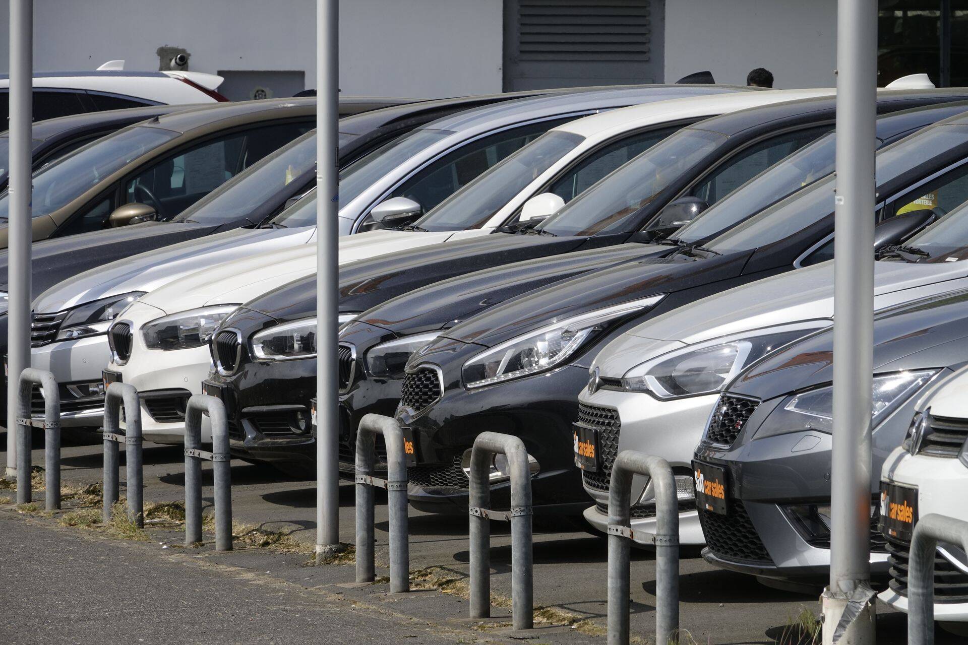 Müügiks olevad autod Saksamaal Frankfurdis.