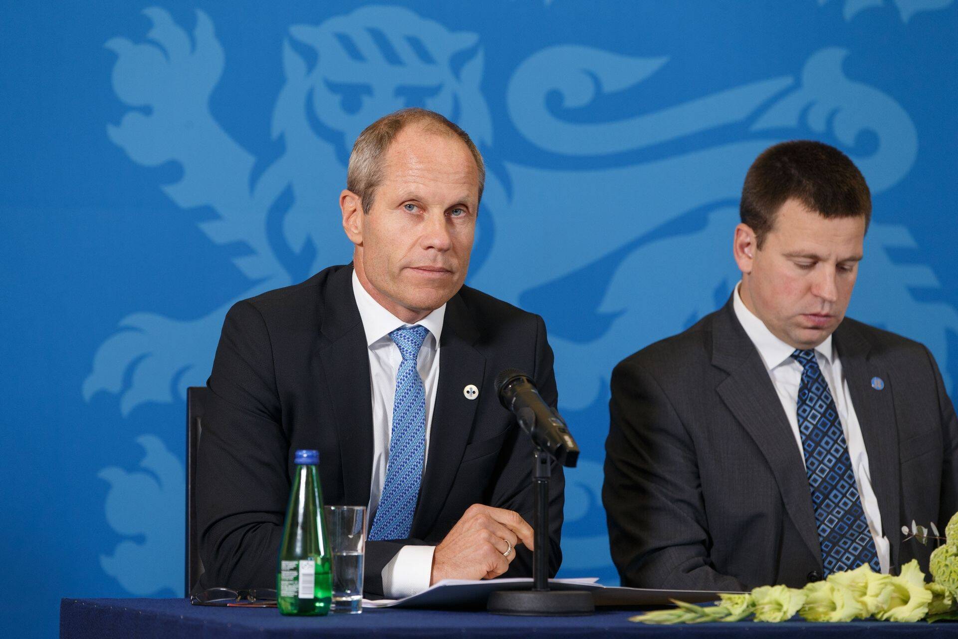 Toomas Tõniste (vasakul) juhitava rahandusministeeriumi andmetel kasutasid riigiasutused kümne kuuga riigieelarves ette nähtud kuludeks ja investeeringuteks 7,6% rohkem raha kui mullu oktoobri lõpuks.