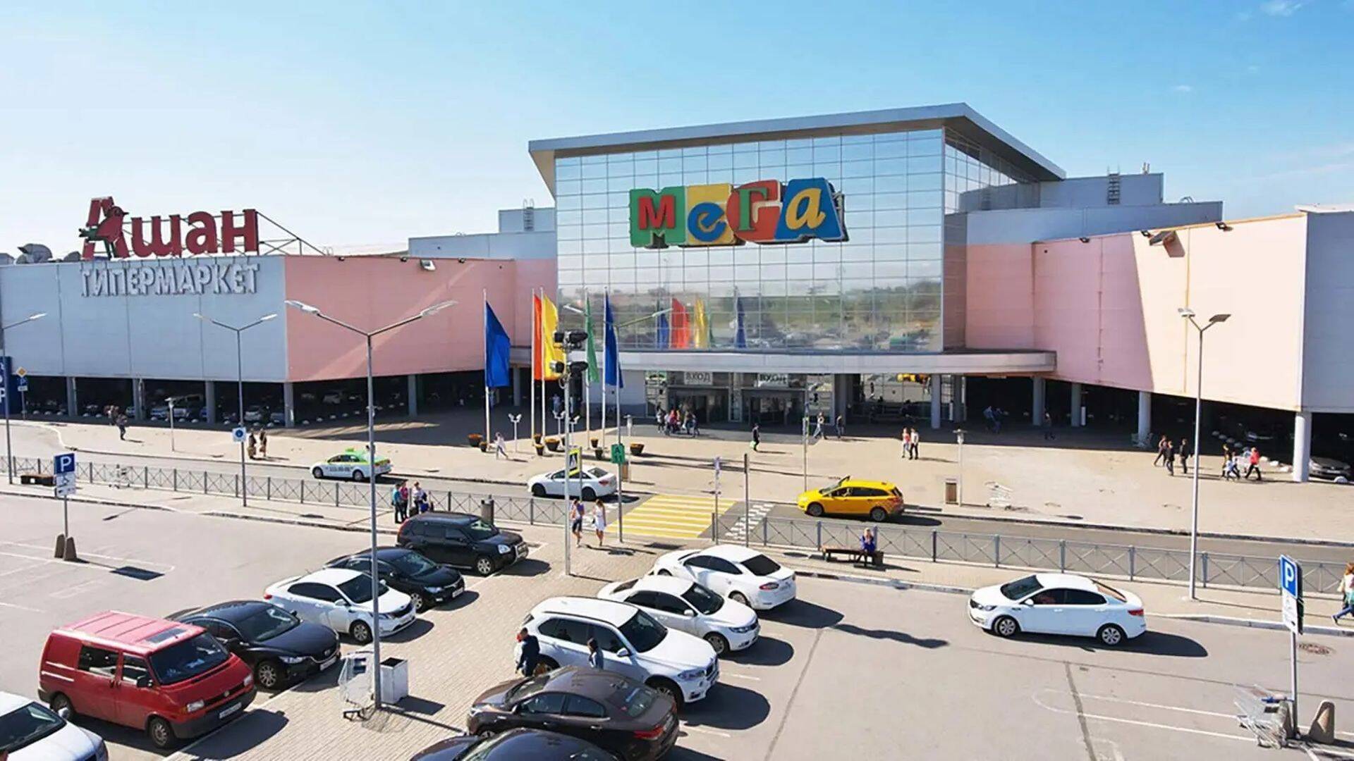 Торговый центр «Мега» в Санкт-Петербурге.
