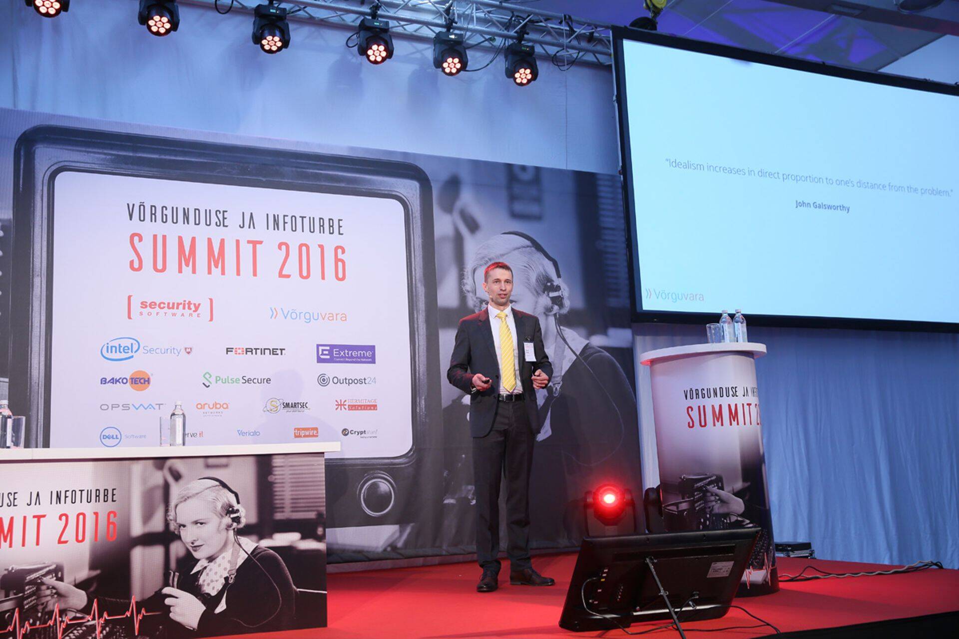 Тауно Телвик на саммите "Интернет и информационная безопасность 2016". В этом году компания Võrguvara проводит форум "Интернет и информационная безопасность 360°", который состоится 5 октября 2017 года в Mektory".
