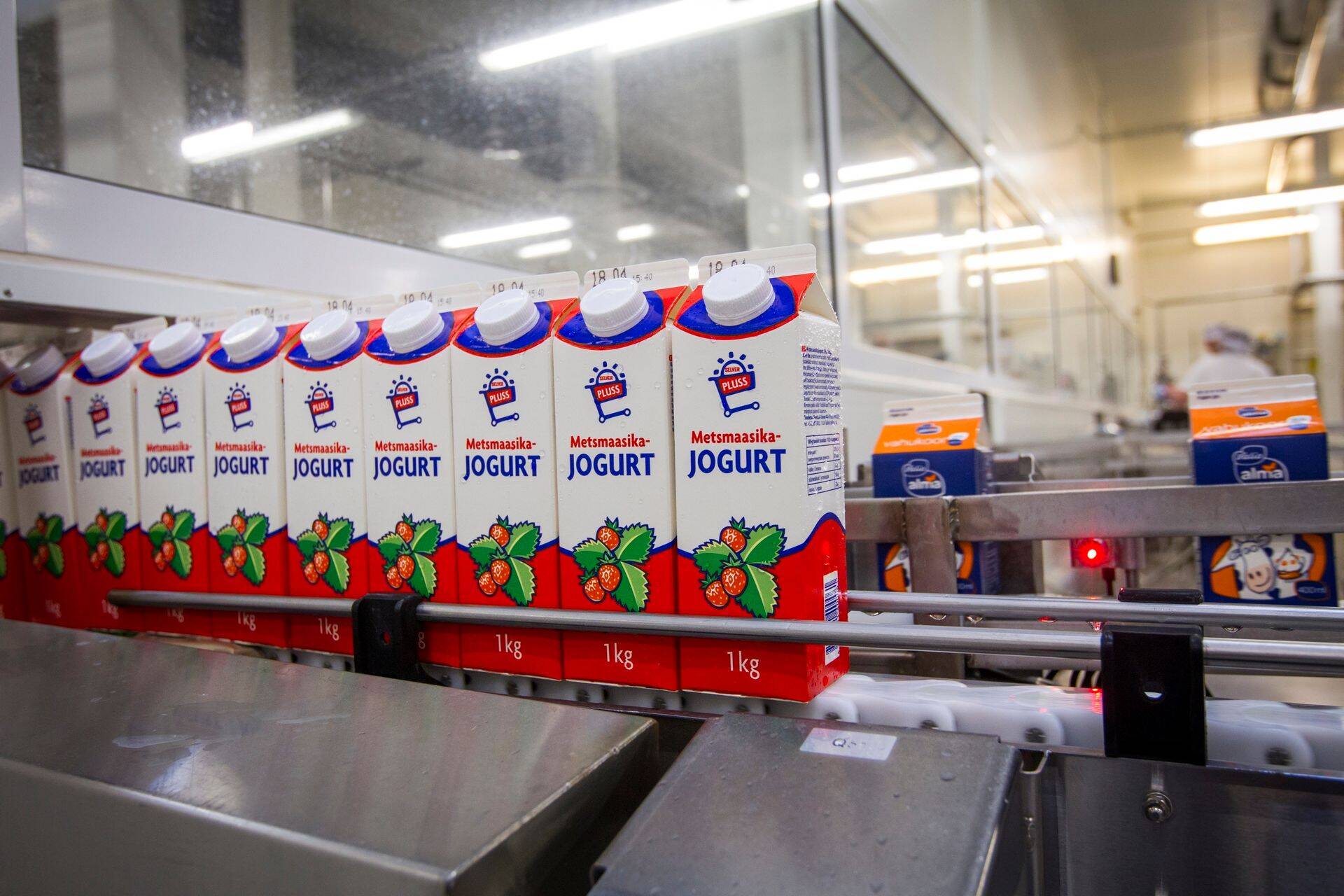 Jogurti tootmine Valio Laeva meiereis.