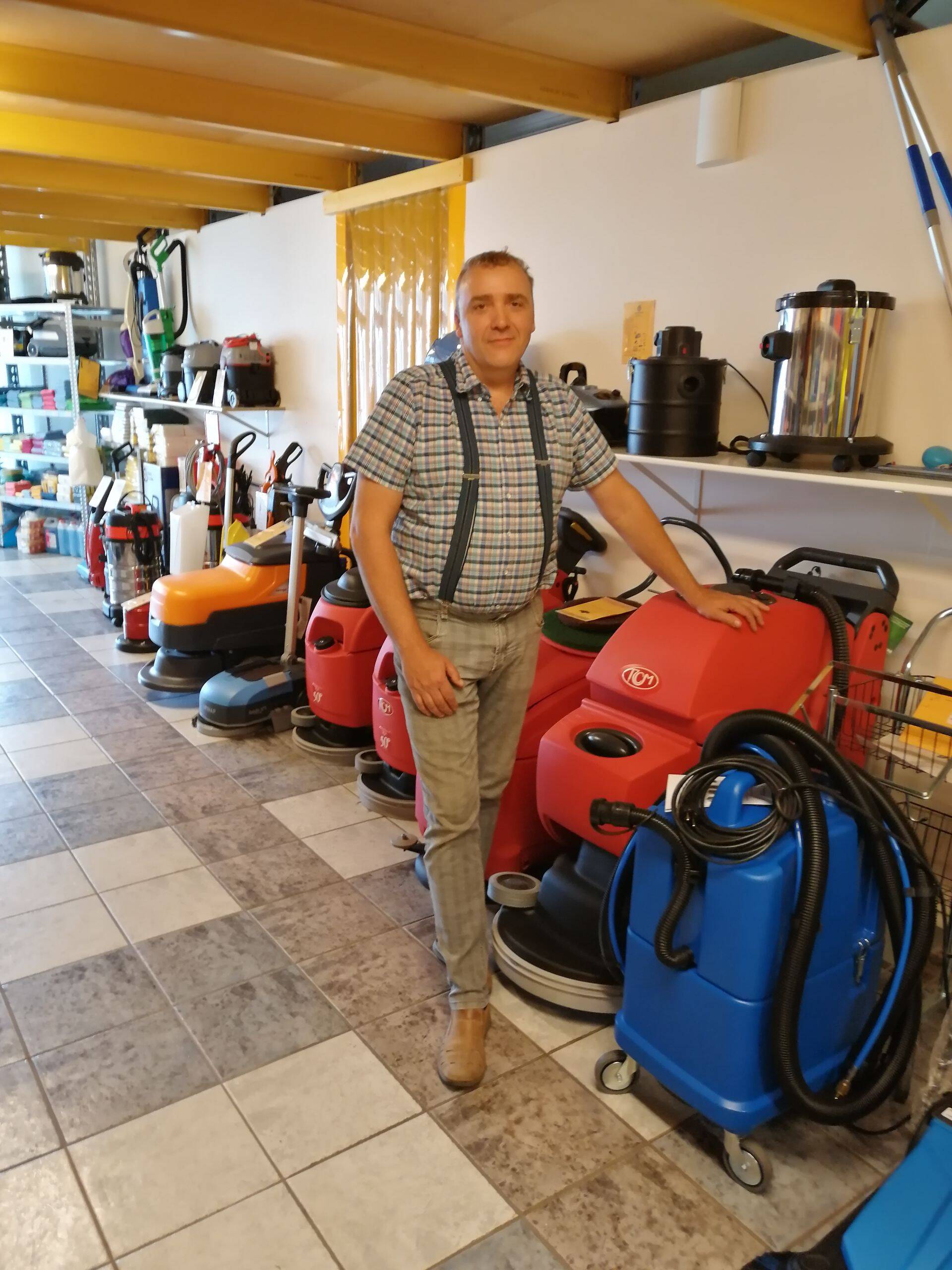 По словам Урмаса Вейрама, имеющийся на складе компании ассортимент может полно-стью удовлетворить потребности самого взыскательного клиента.