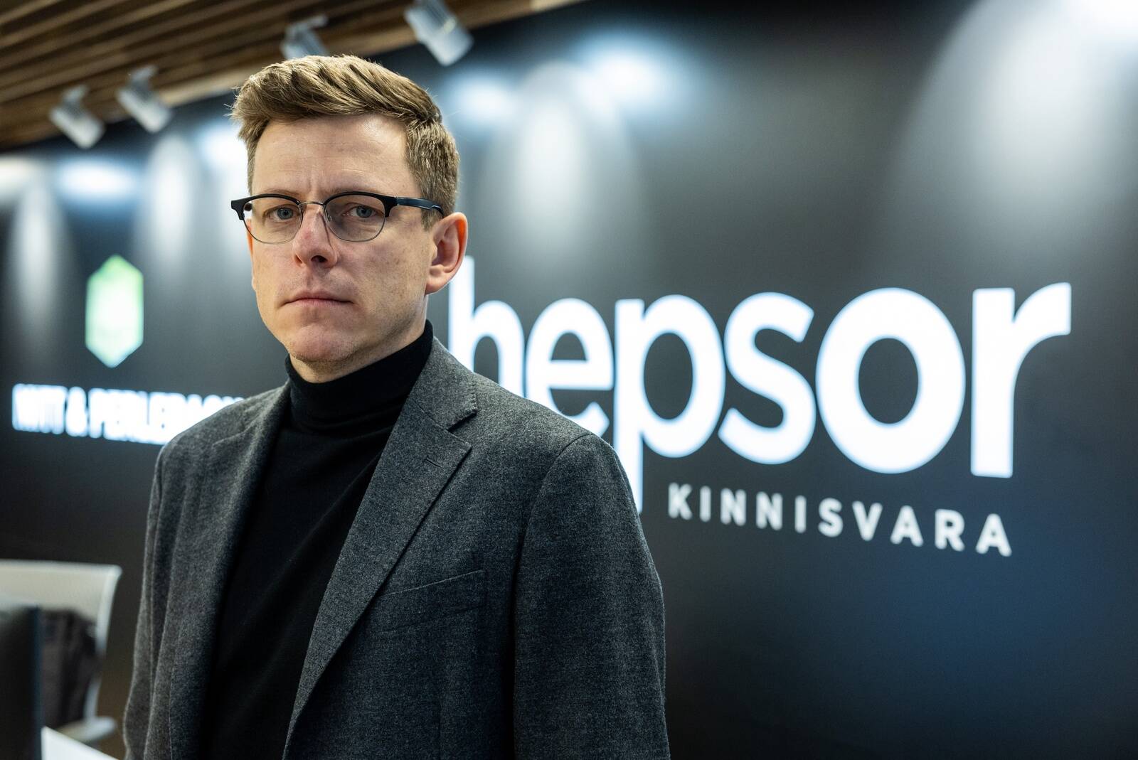 Hepsor teeb juhatuses ja nõukogus vangerdusi, pildil juhatuse esimese kohalt lahkuv Henri Laks.