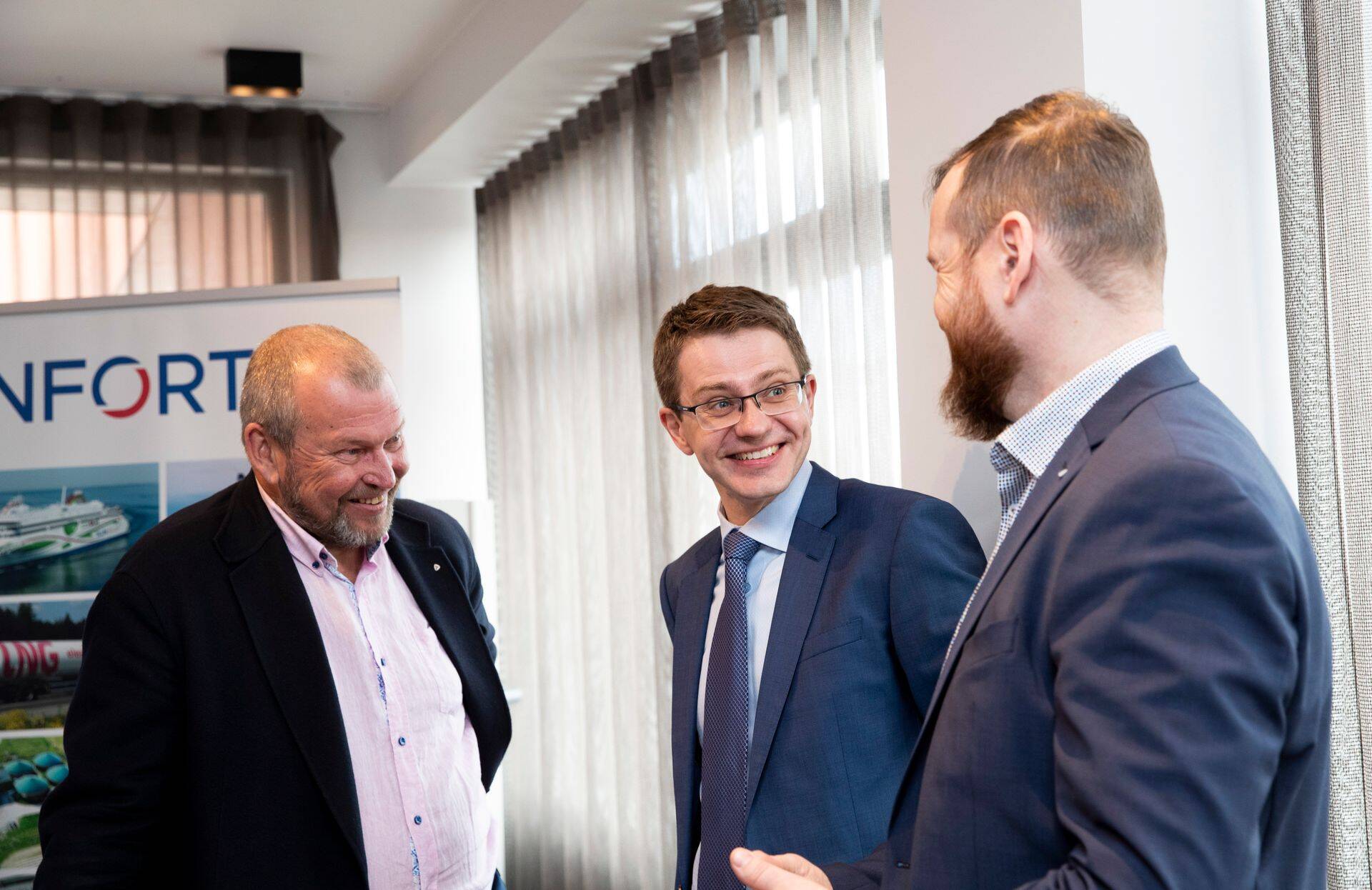 Infortari tegevjuhi Martti Talgre (keskel) sõnul maksab iga biogaasi jaam nullist ehitades rohkem kui 10 miljonit eurot, kuid rohepöörde vaates sellest ei pääse.