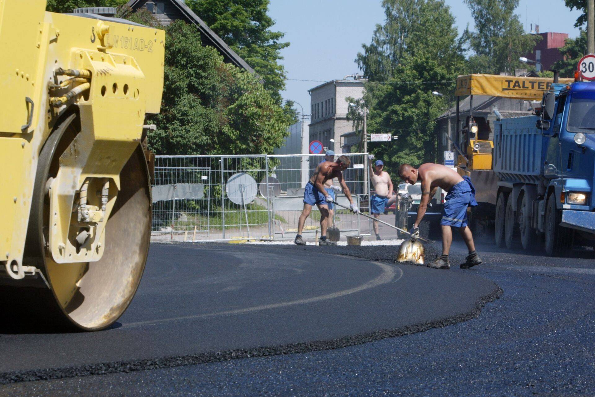 Проблемы с битумом могут возникнуть в июне, когда закроется на ремонт Мажейкяйский нефтеперерабатывающий завод.
