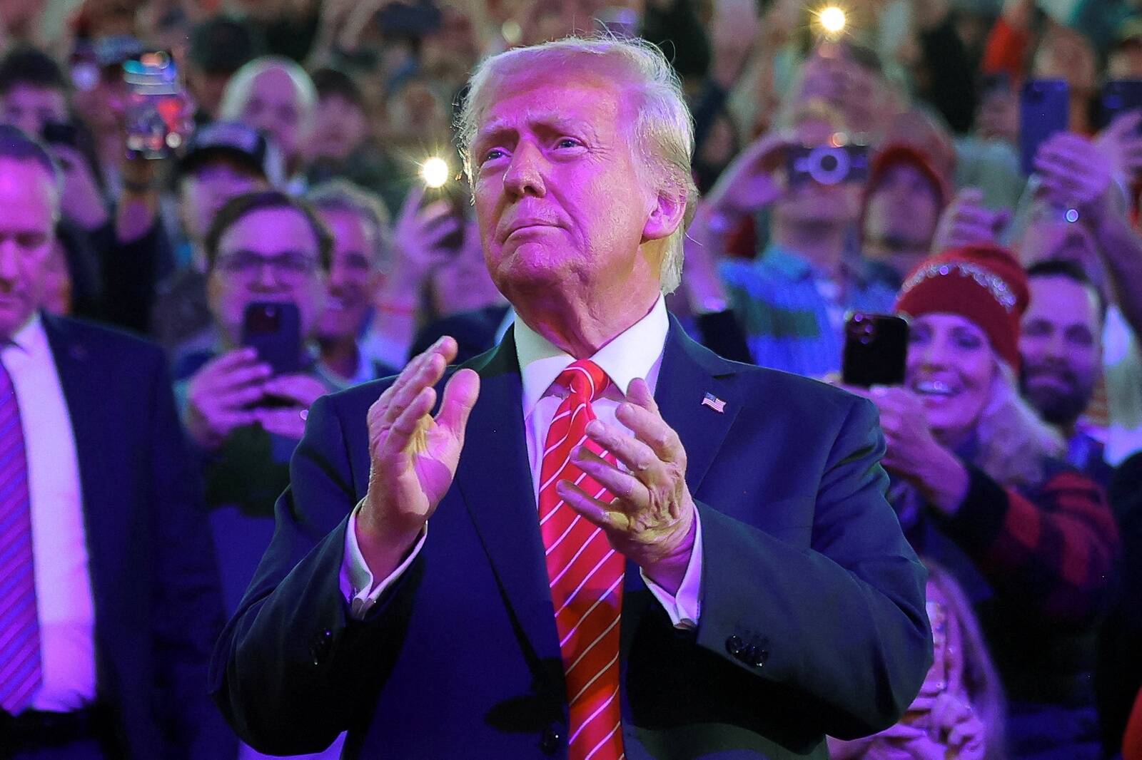 Teisipäeva hommik toob Eestis lund ja tuisku, aga ka uue Ameerika presidendi Donald Trumpi. Mis nüüd saama hakkab? Räägivad ajakirjanikud Jaroslav Tavgen ja Indrek Lepik.