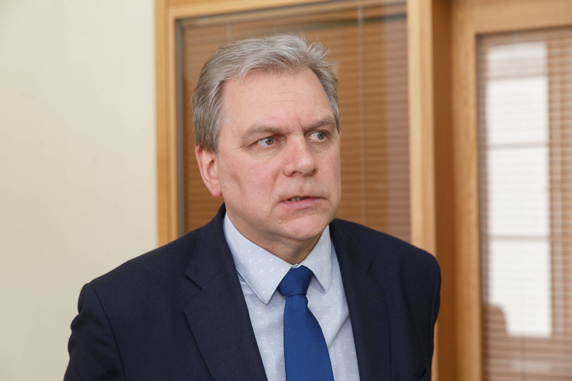 Riigikogu liige Andres Herkel esitas kuus küsimust peaminister Jüri Ratasele ajendatuna Äripäeva paljastatud Aseri pesumasinast.