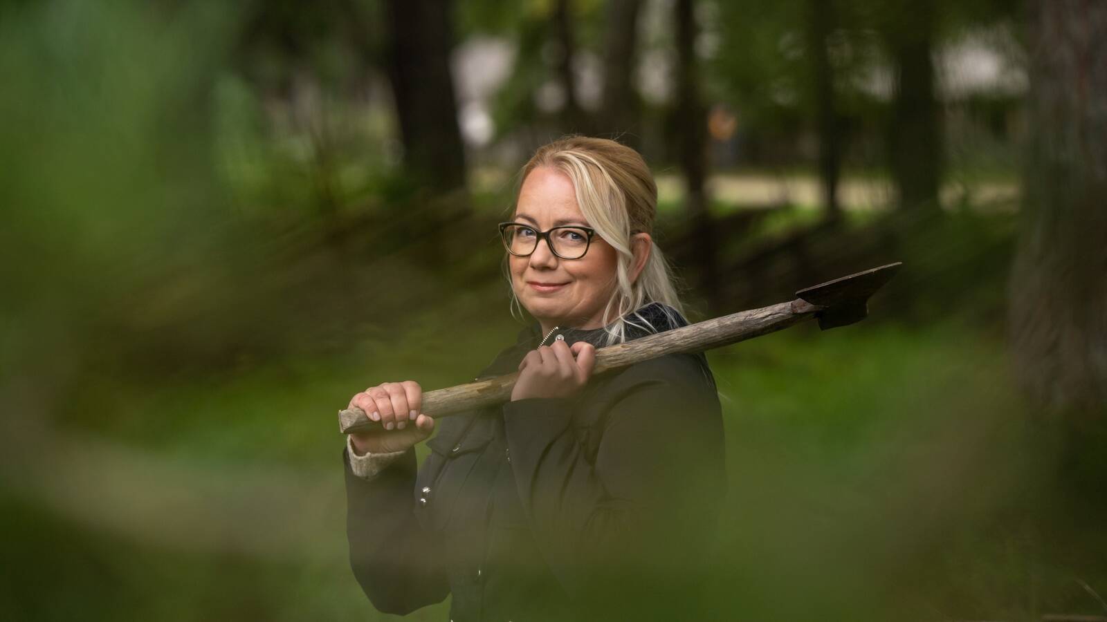 Kerli Dello ei pelga ühtegi tööd. Oma Youtube’i kanalil õpetab ta muu hulgas, kuidas kasutada mikrotsementi ja kuidas vahetada rehvi.