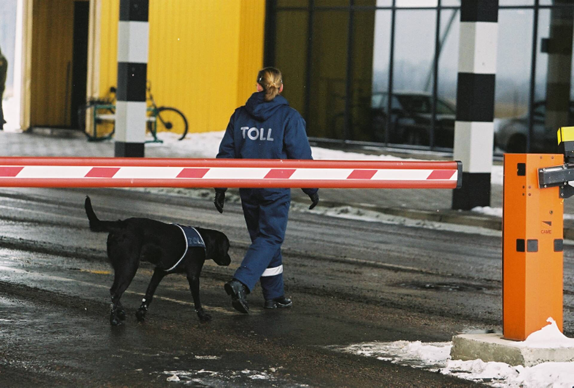 MTA vana vormirõivas, toll