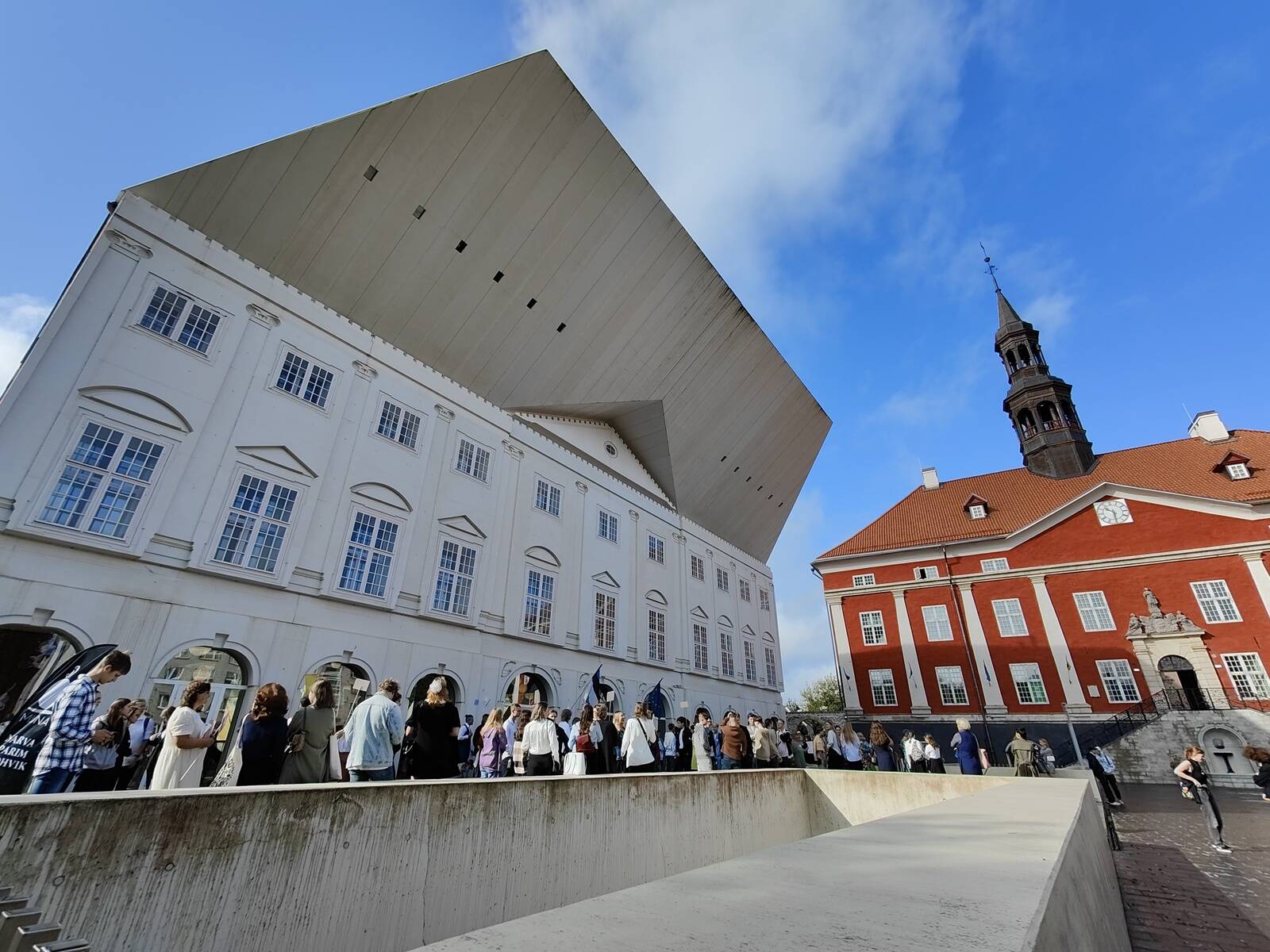 Нарвский колледж ТУ получит из Фонда справедливого перехода финансирование, чтобы обучать студентов ИТ-технологиям и цифровым решениям в предпринимательстве.
