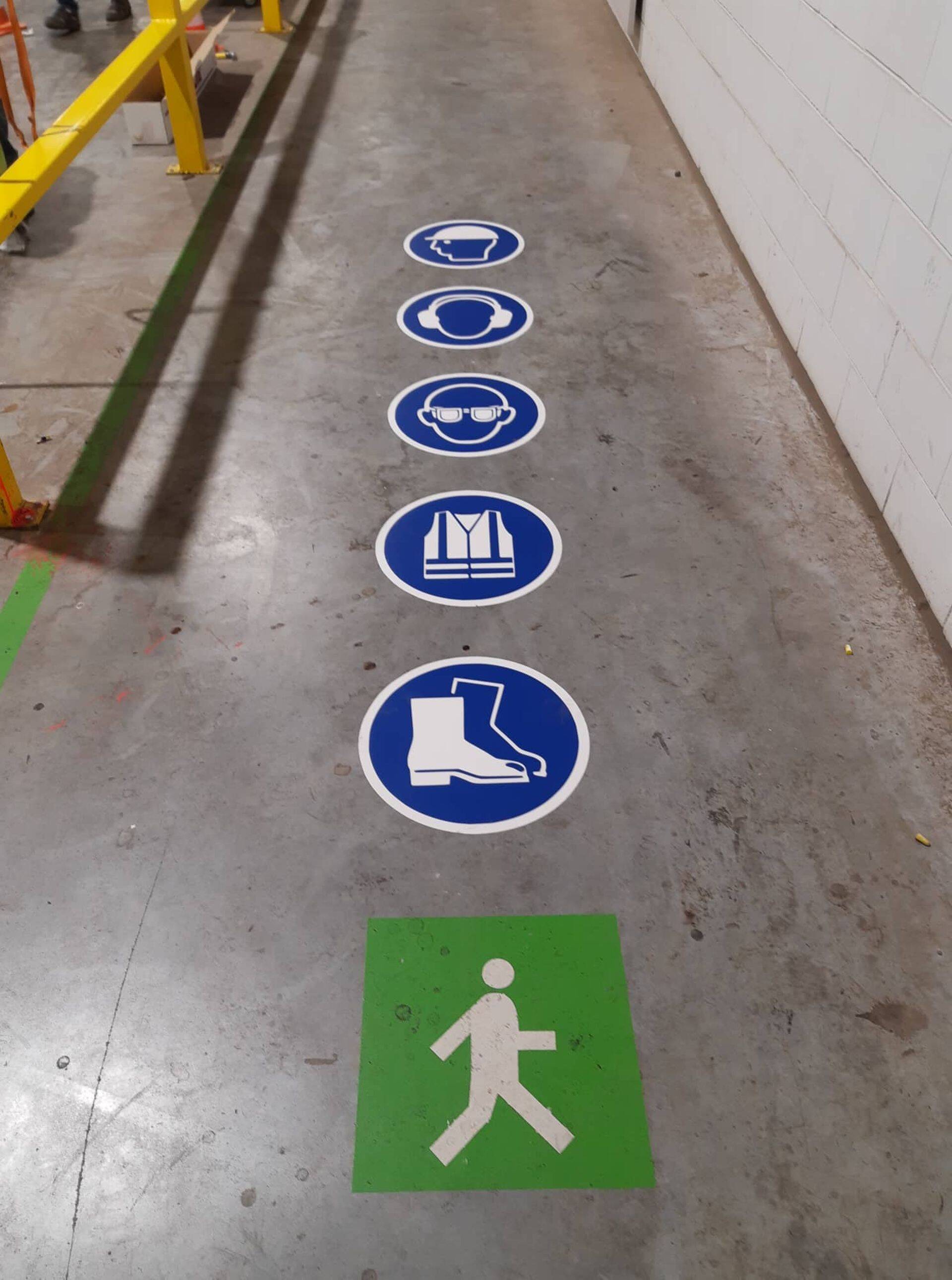 Põrandale erinevate märkide kandmine muudab tootmise samuti visuaalselt jälgitavamaks ja selgemaks.
