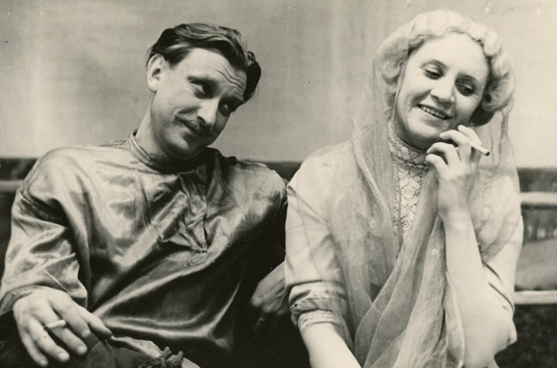 Fausti Turban neiu Ärnjana Oskar Lutsu "Suves" 1955. aastal Rakvere teatris. Tootsi rollis Paul Kilgas.