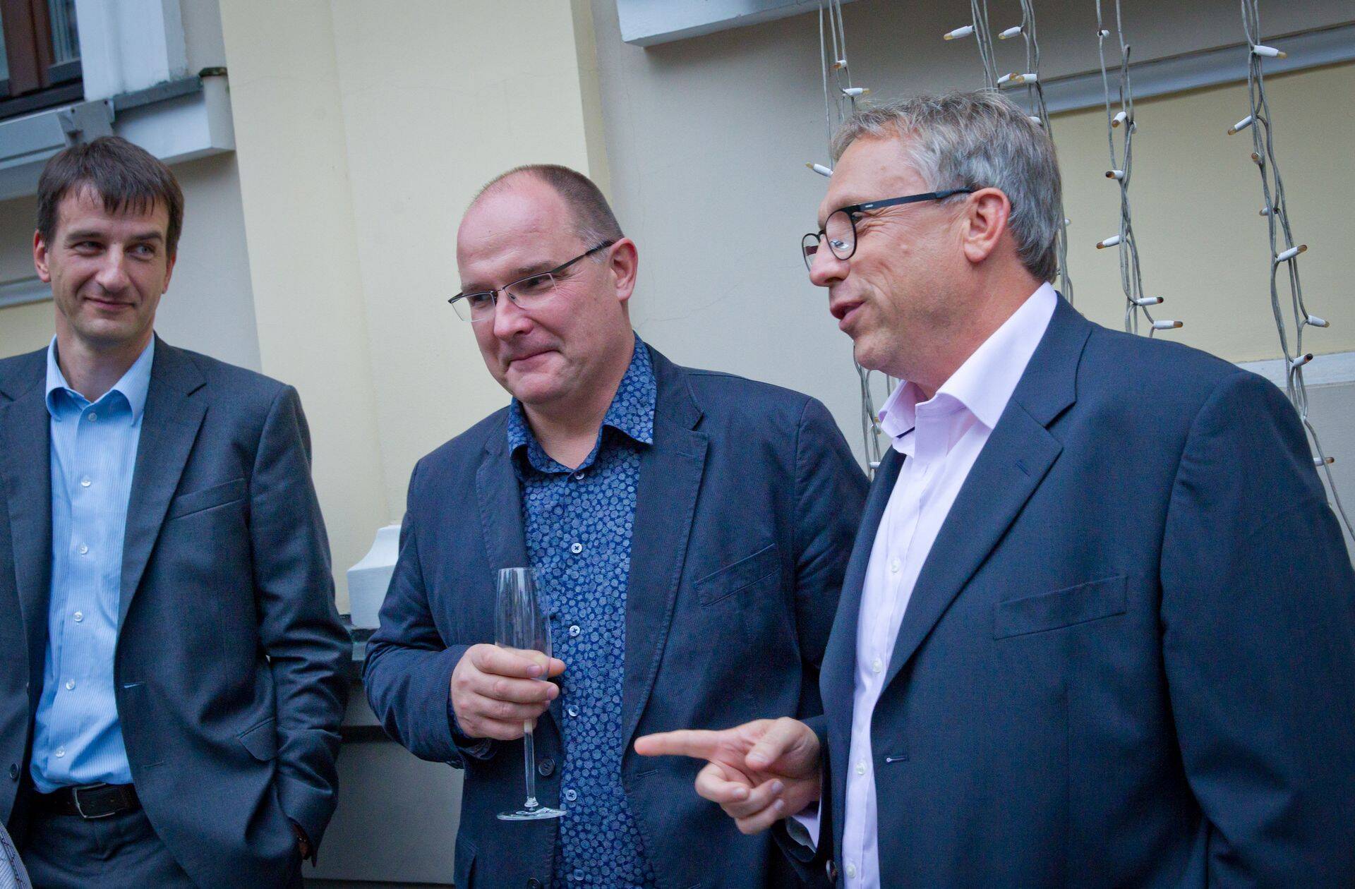 Vasakult: Arricano Real Estate juhatuse liige Raul Parusk, Arricano operatsioonide- ja hooldusjuht Jaanus Saarlaid ja ettevõtte omanik Hillar Teder.