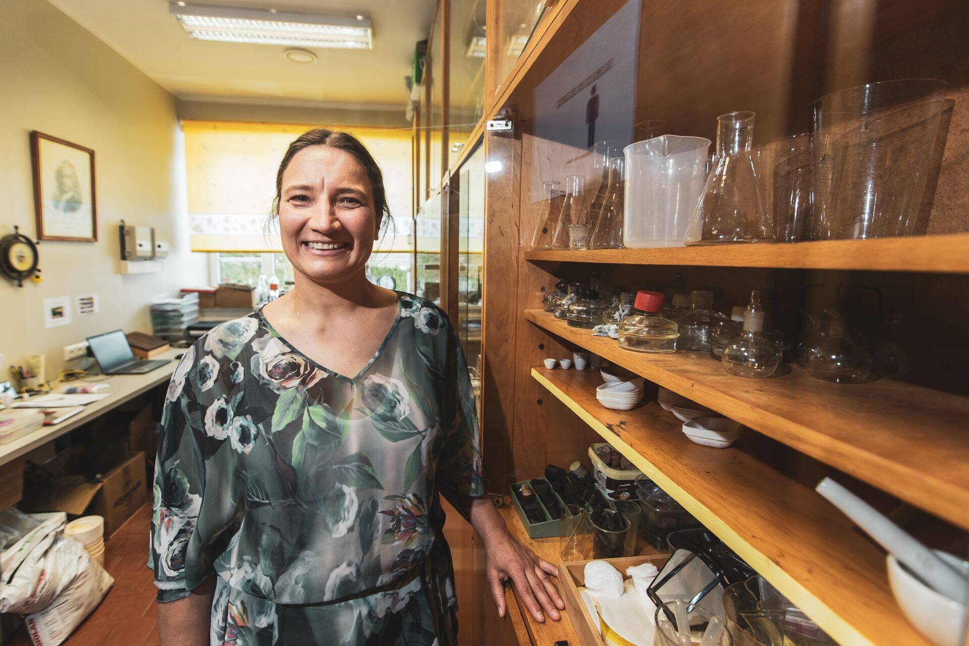 "See, et õpetamine võib olla nauditav, hakkas mulle selgeks saama alles siis, kui mul endal lapsed sündisid," räägib Uhtna põhikooli keemia-, füüsika- ja loodusõpetuse õpetaja Pille Mänd, kes sarnaselt tuhandete teiste õpetajatega täna uut kooliaastat alustab.