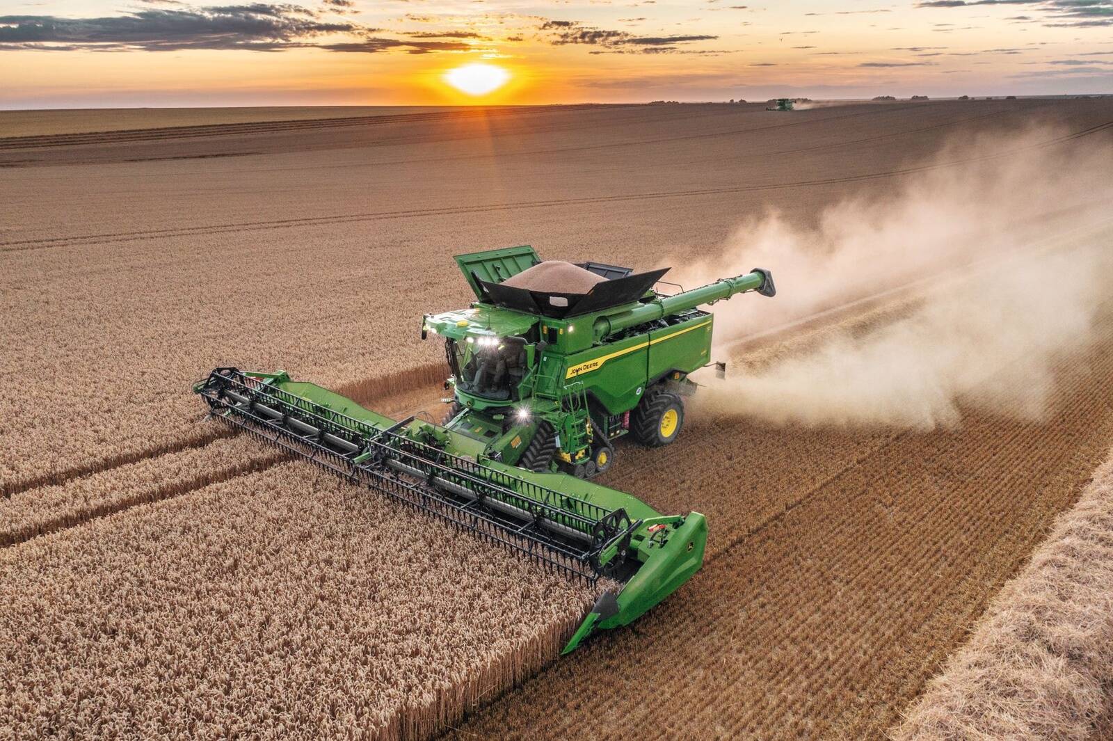 John Deere esitles uut S7-seeria kombaini.